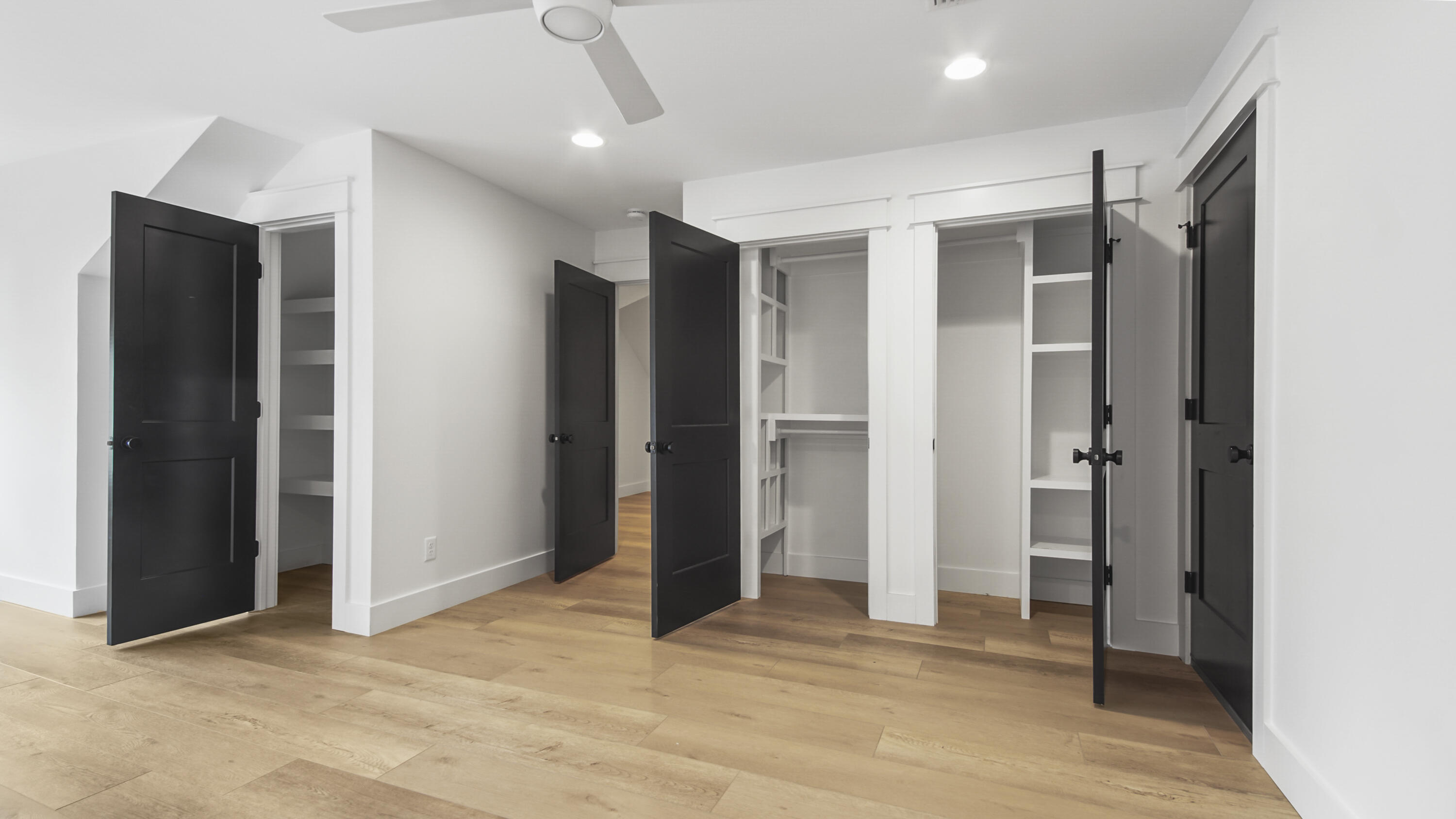 SECLUSION BAY - Residential