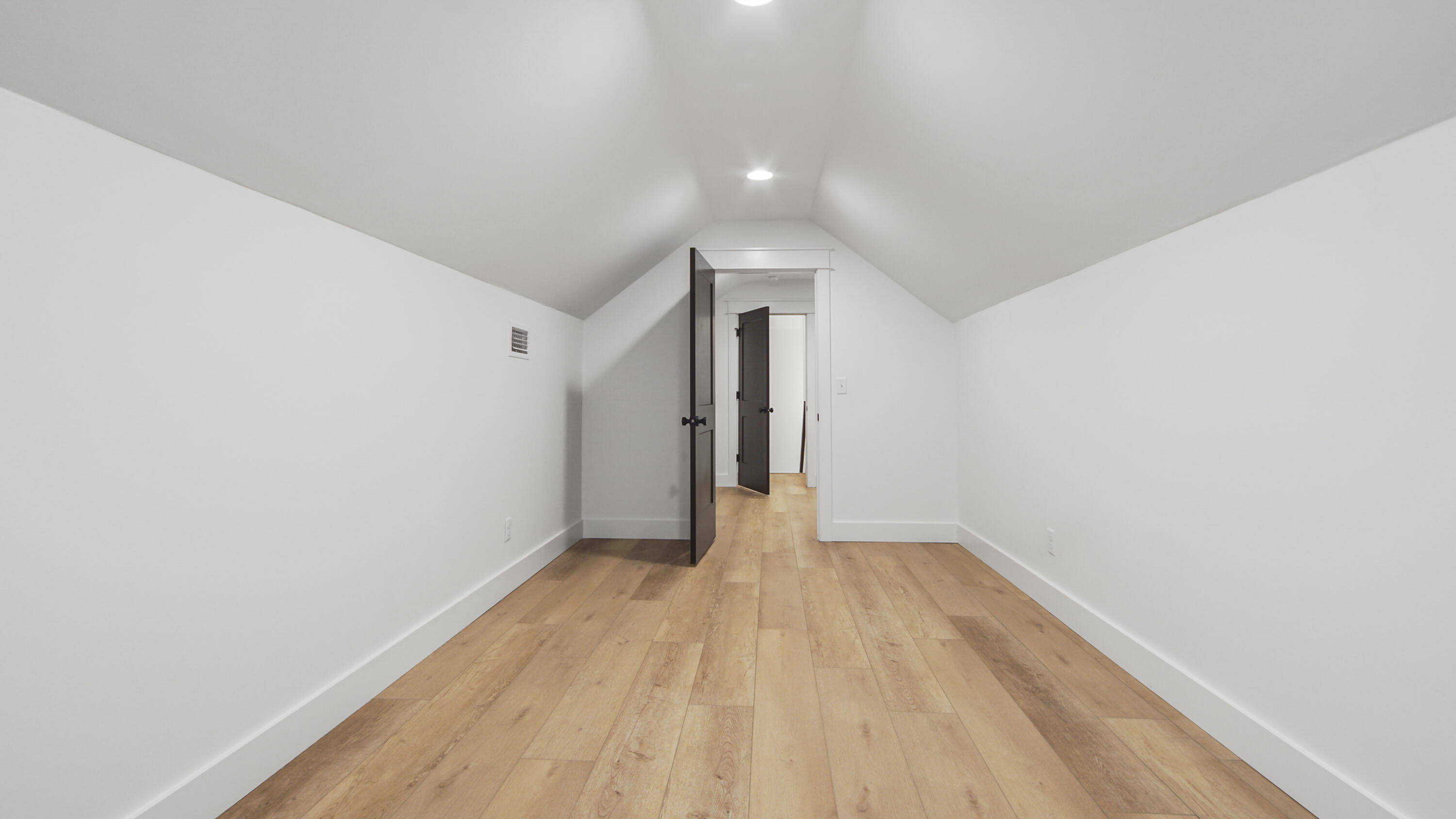 SECLUSION BAY - Residential