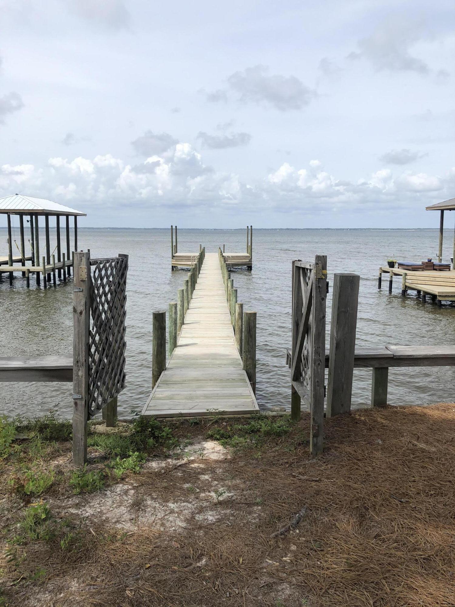 SECLUSION BAY - Land