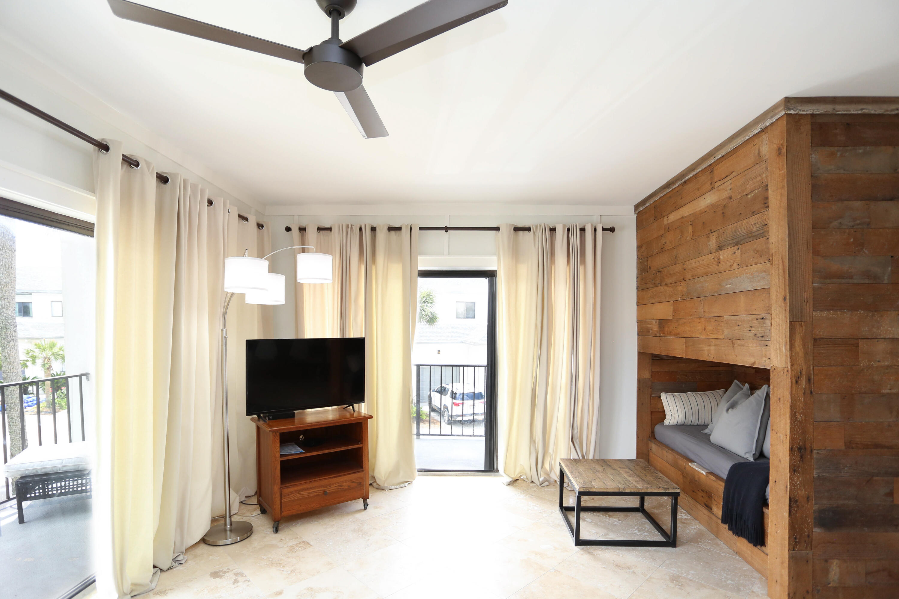 EMERALD HILL CONDO PH 3 - Residential