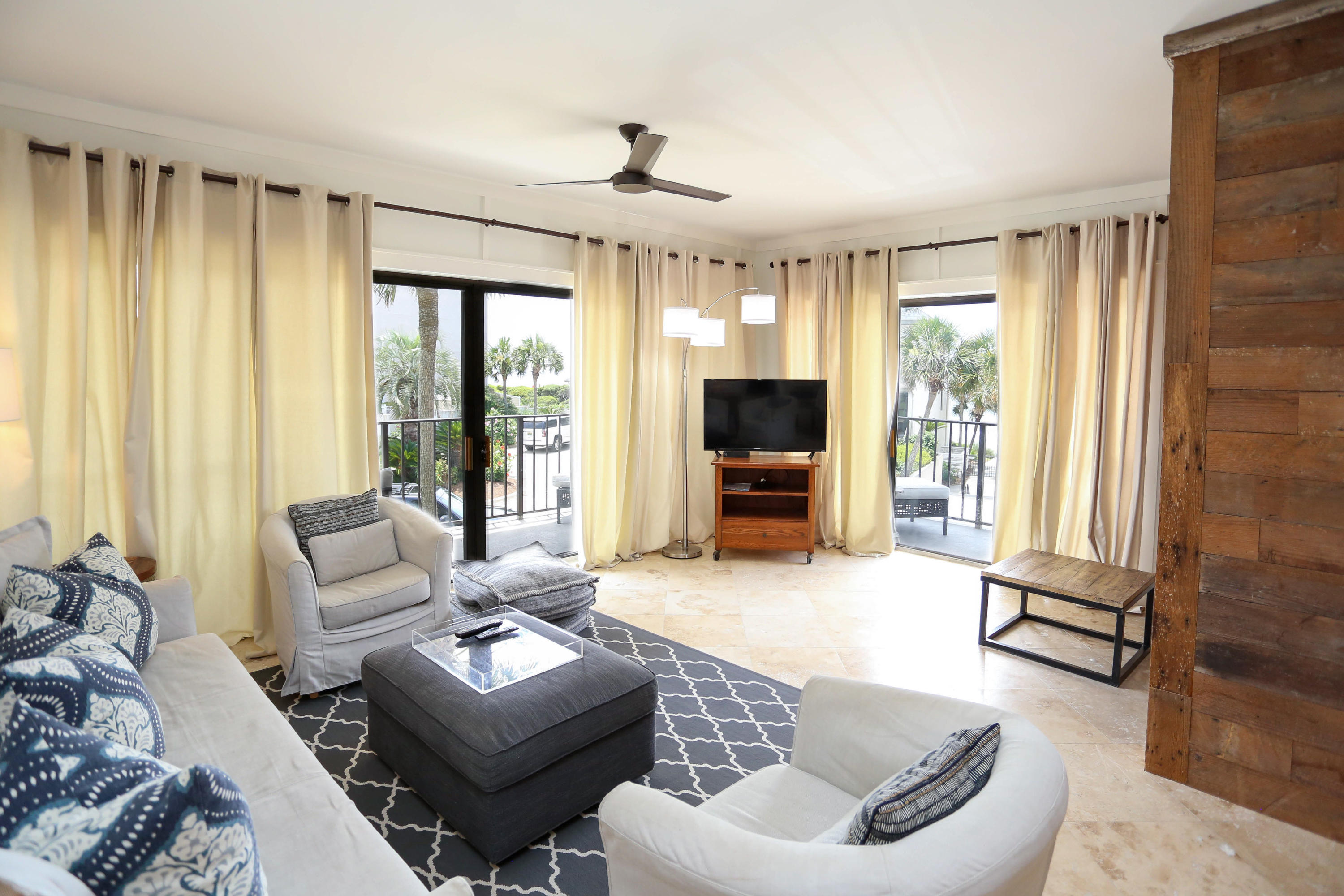 EMERALD HILL CONDO PH 3 - Residential