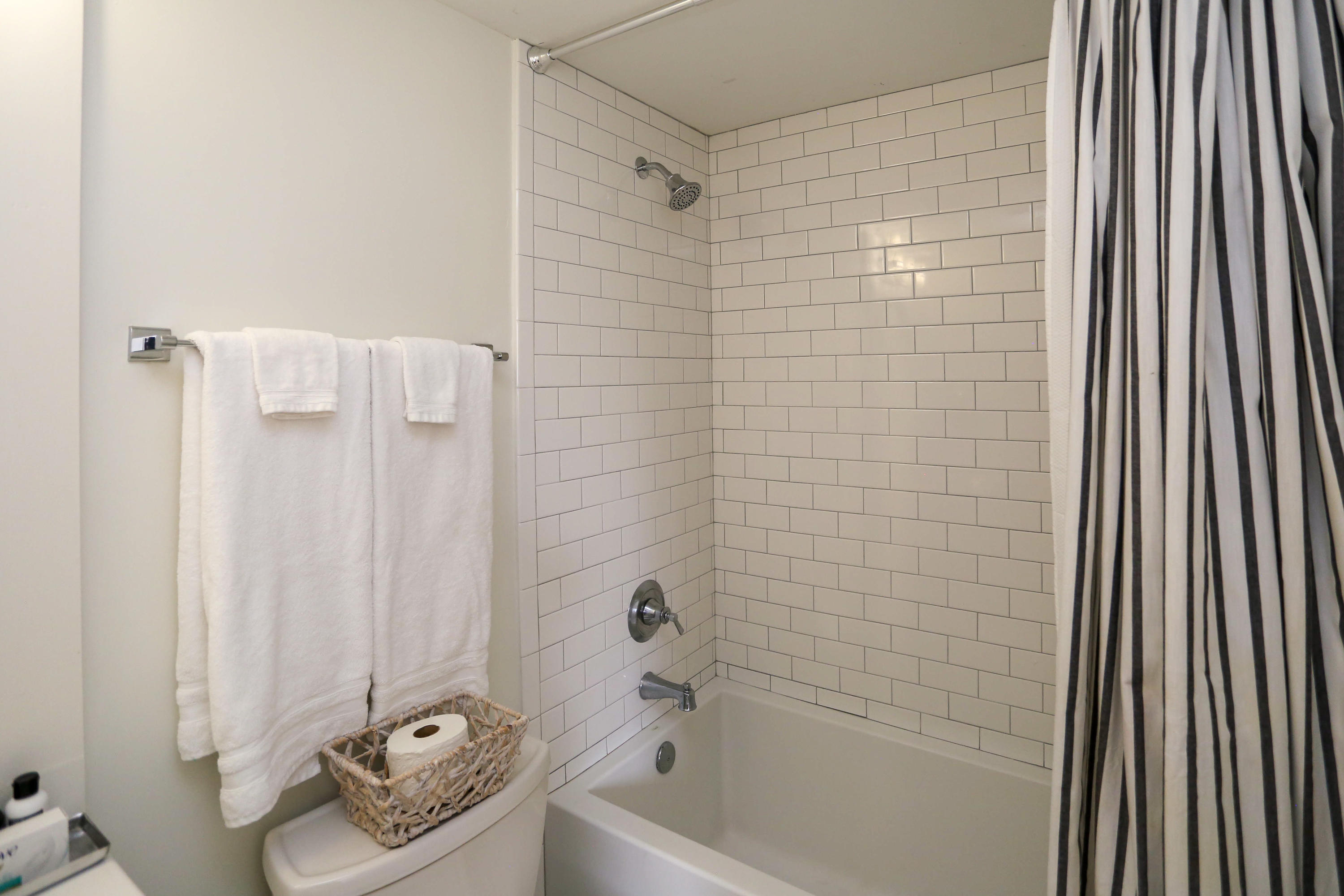 EMERALD HILL CONDO PH 3 - Residential