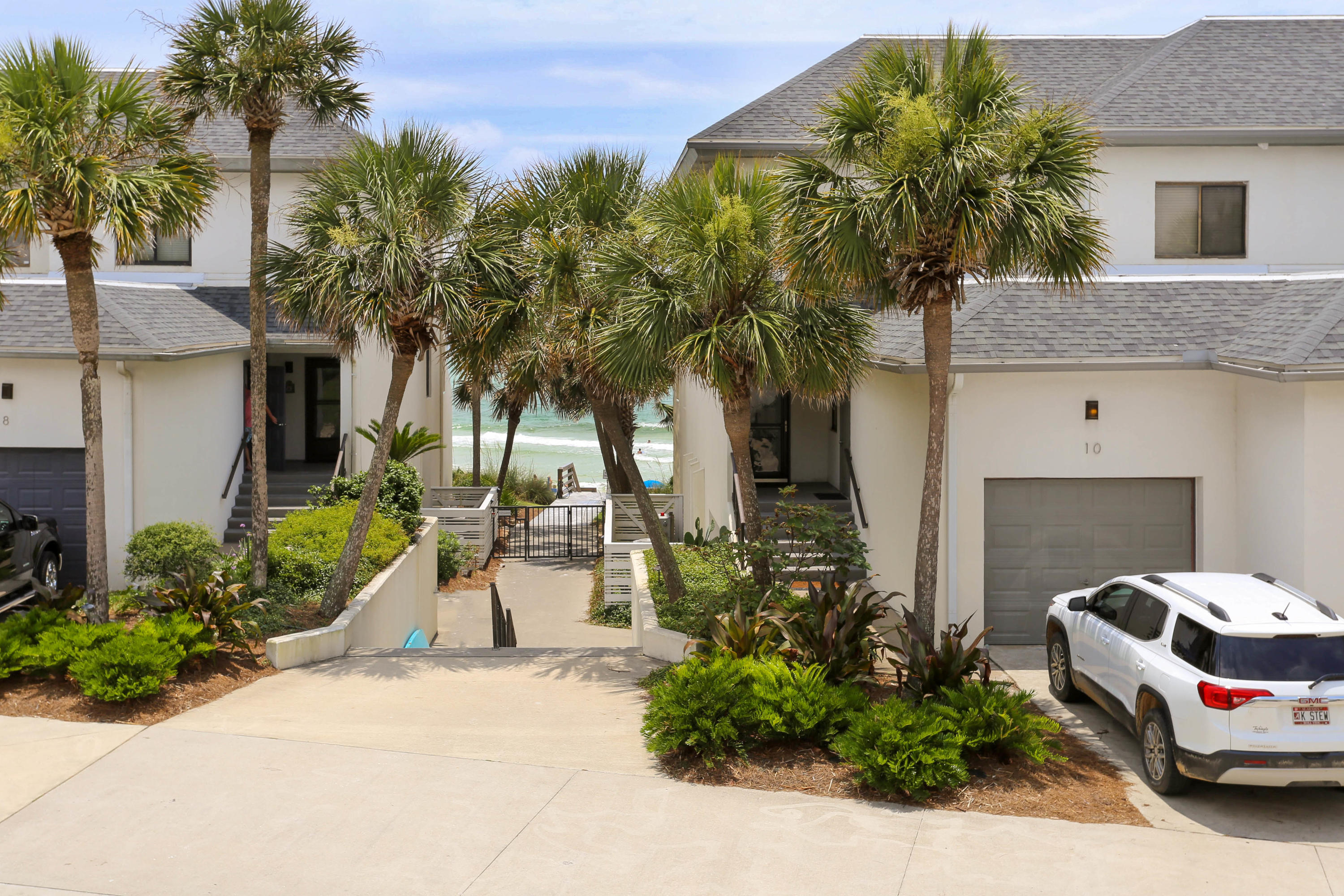 EMERALD HILL CONDO PH 3 - Residential