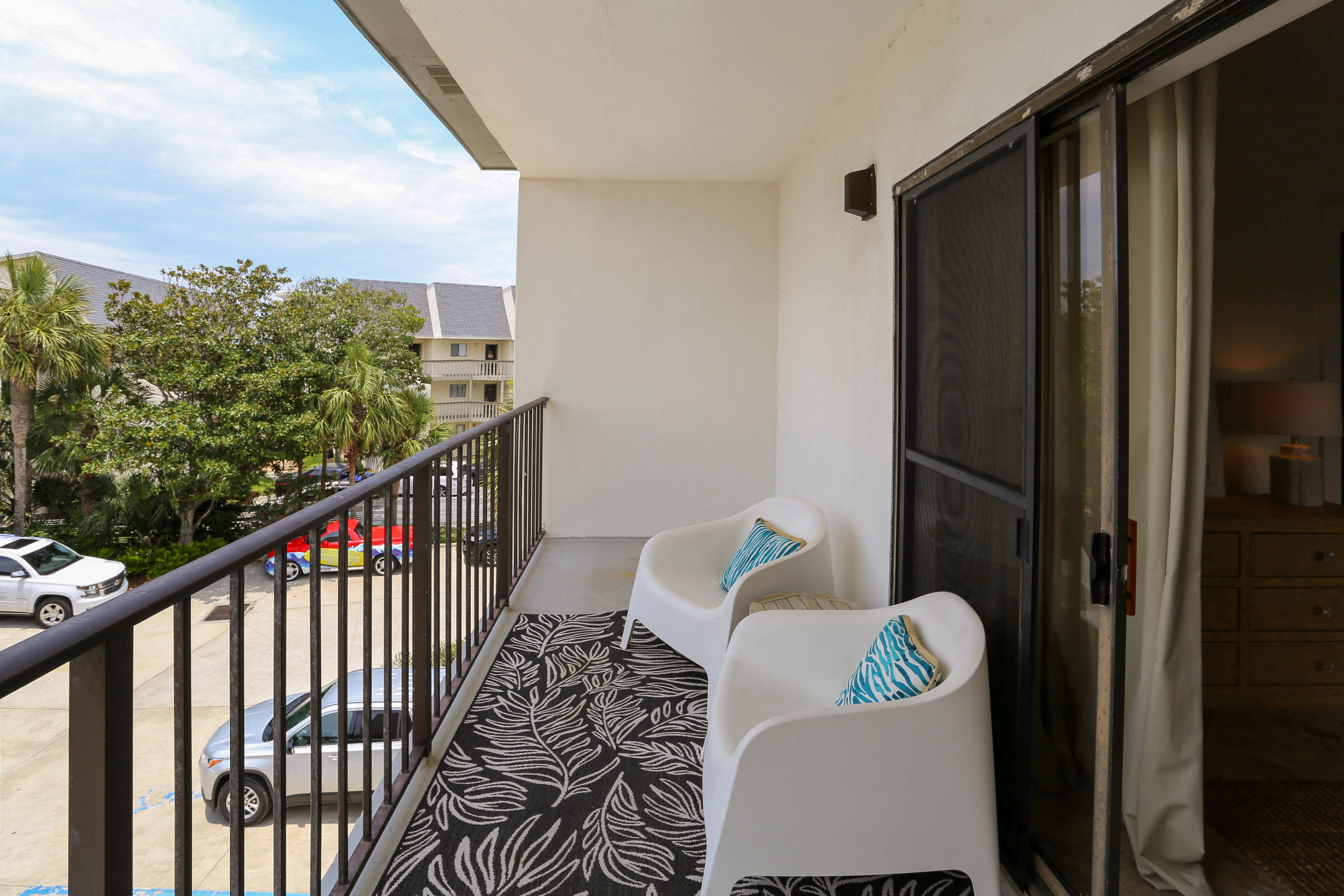 EMERALD HILL CONDO PH 3 - Residential