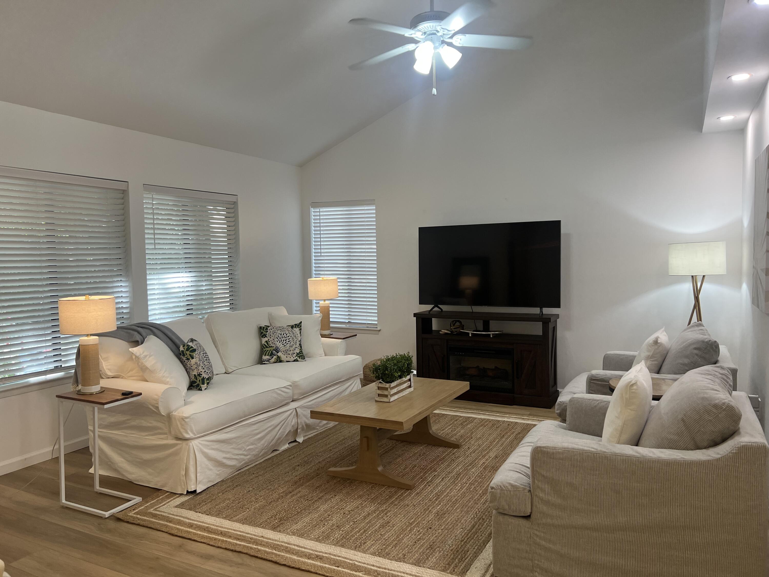 ROYAL OAK VILLAS BLUEWATER BAY - Residential Lease