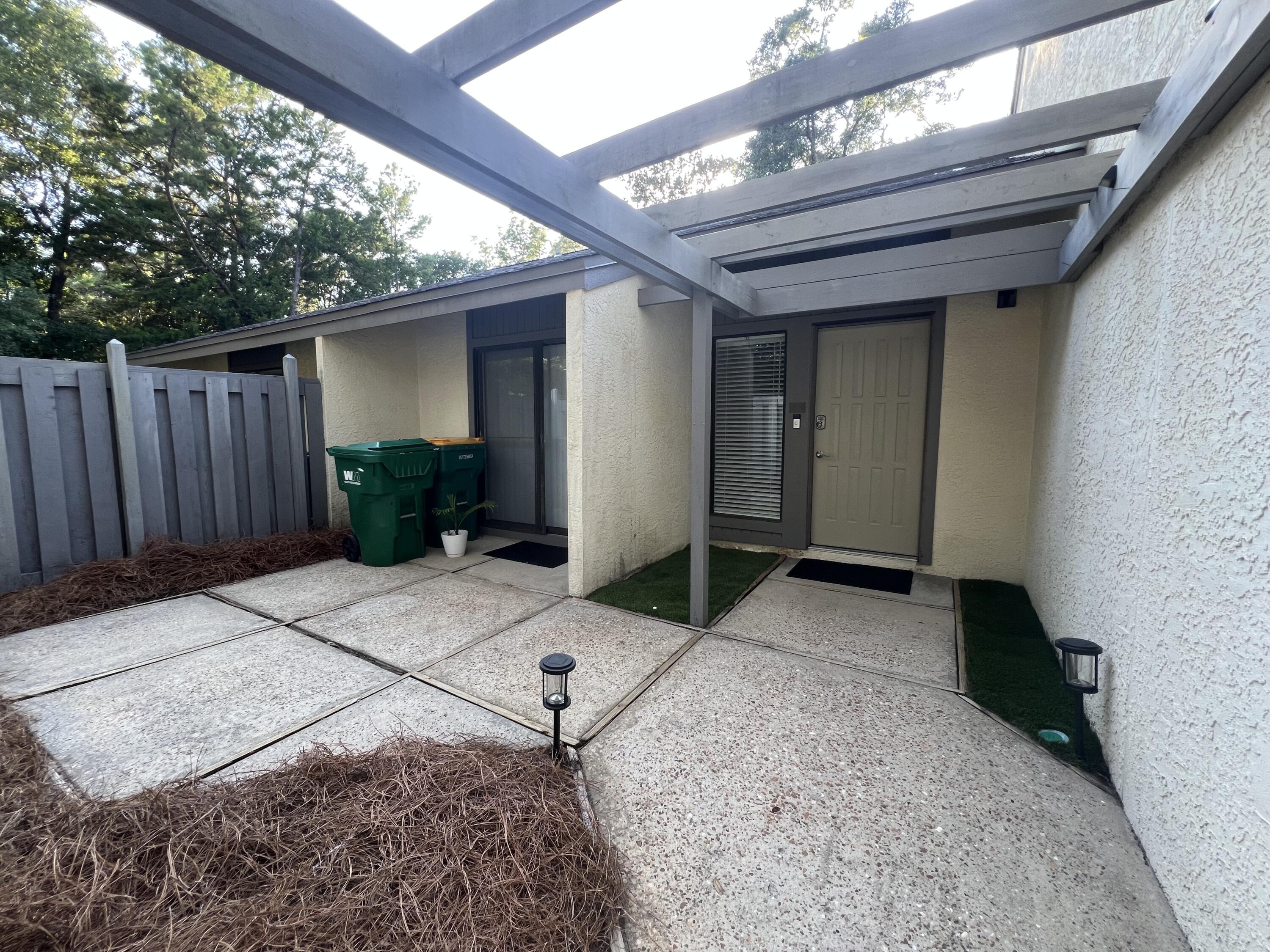 ROYAL OAK VILLAS BLUEWATER BAY - Residential Lease