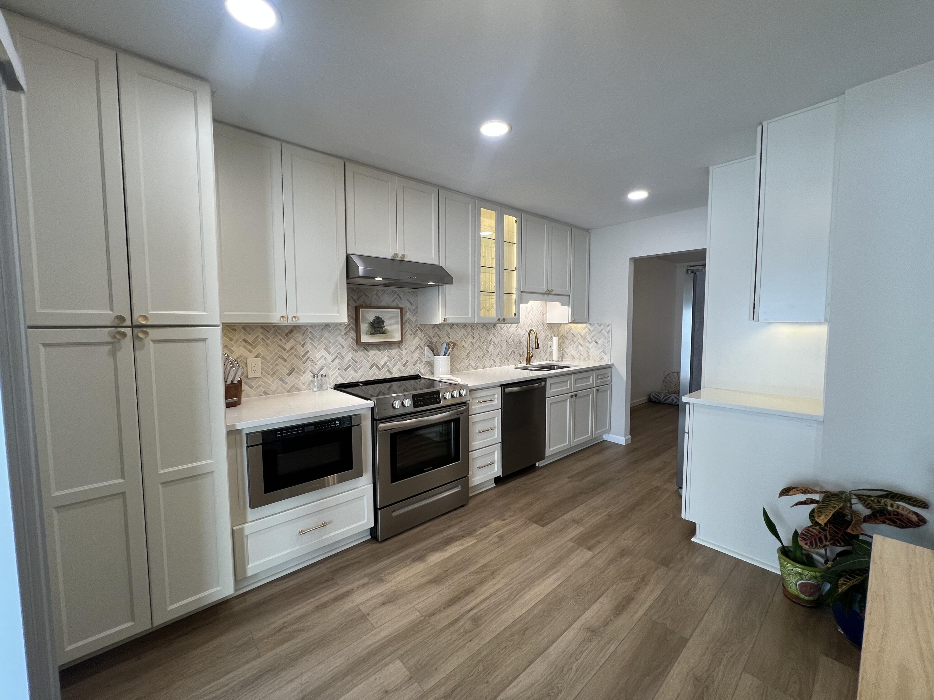 ROYAL OAK VILLAS BLUEWATER BAY - Residential Lease