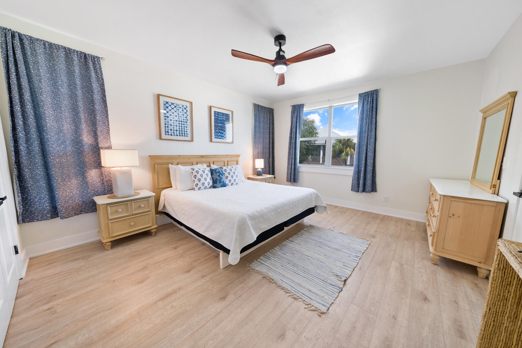 LAGUNA BEACH - Residential