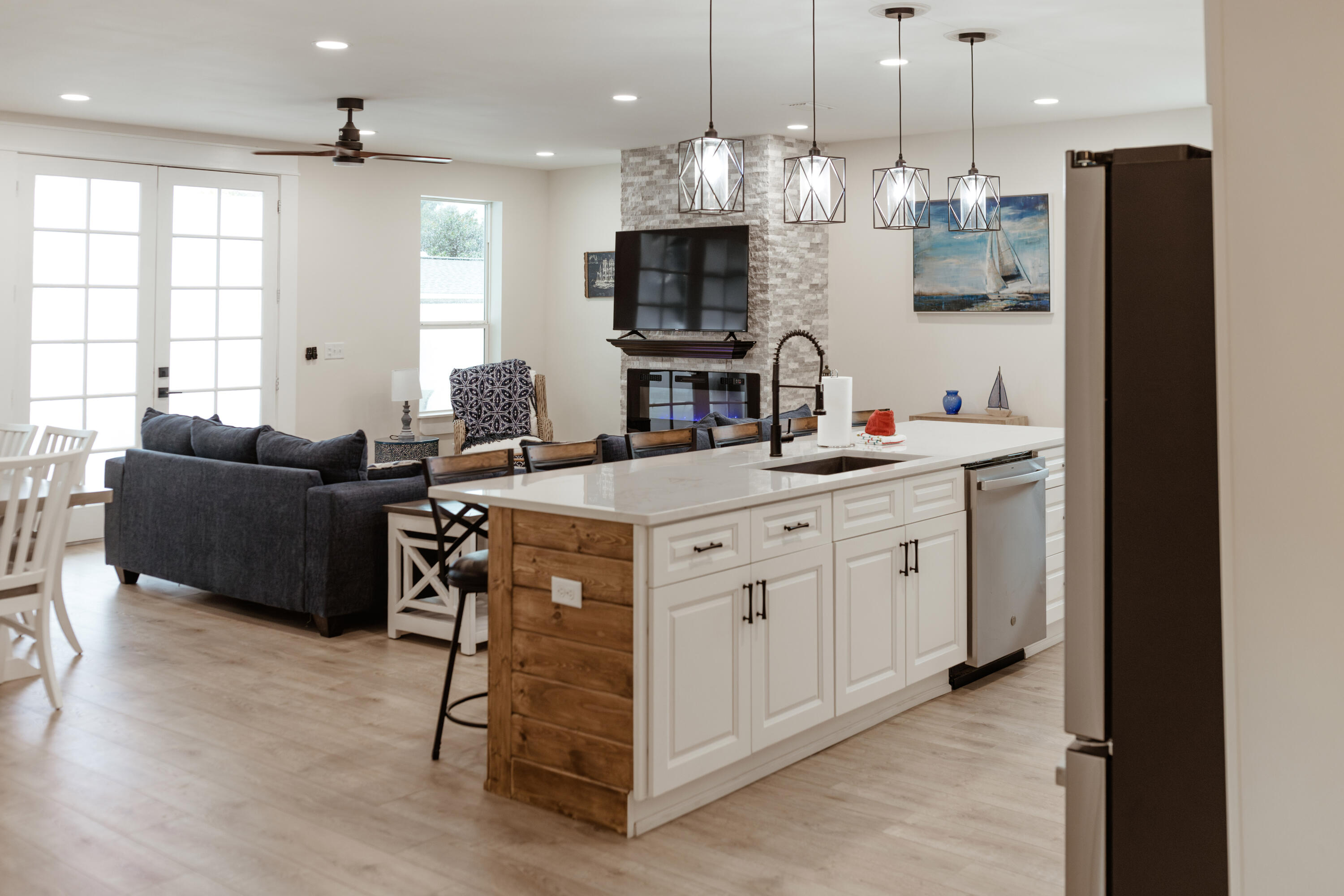 LAGUNA BEACH - Residential