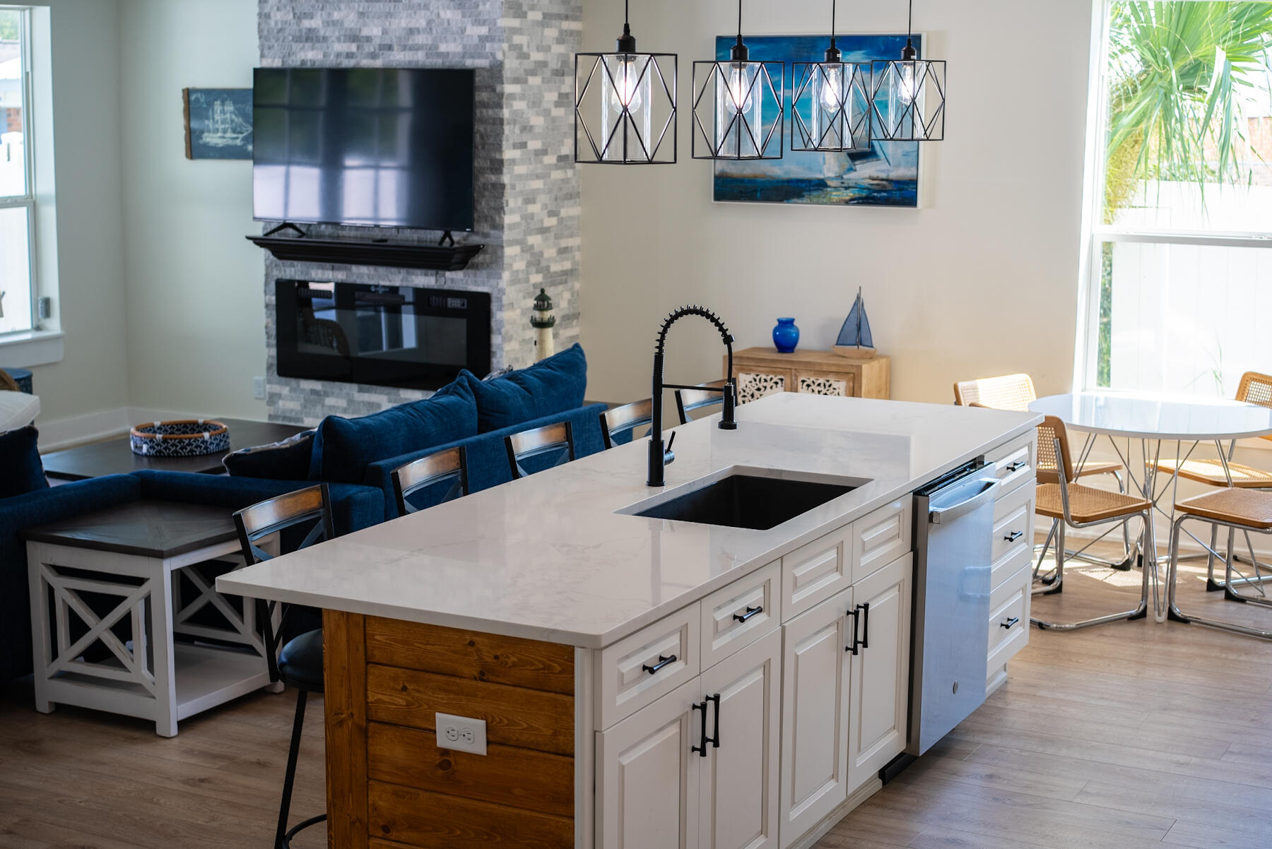 LAGUNA BEACH - Residential