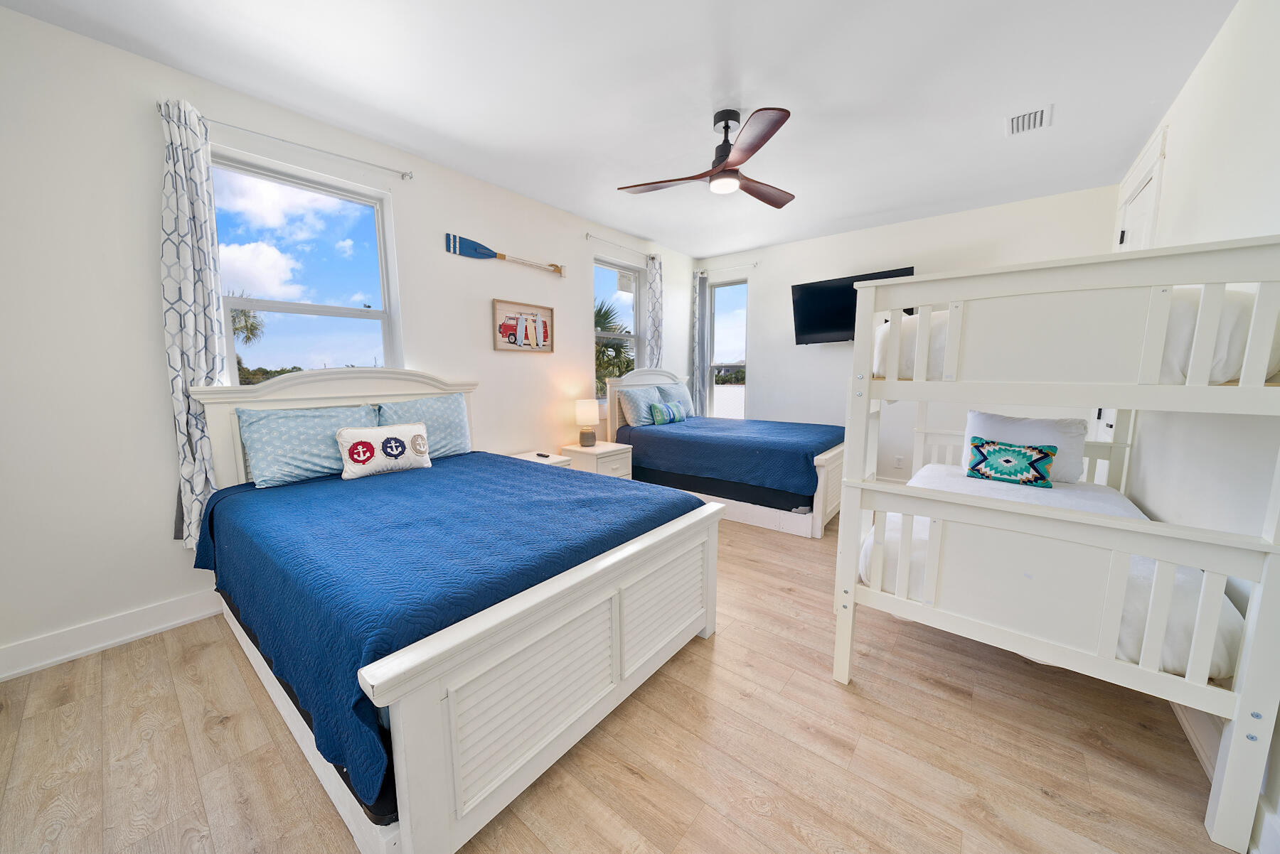 LAGUNA BEACH - Residential