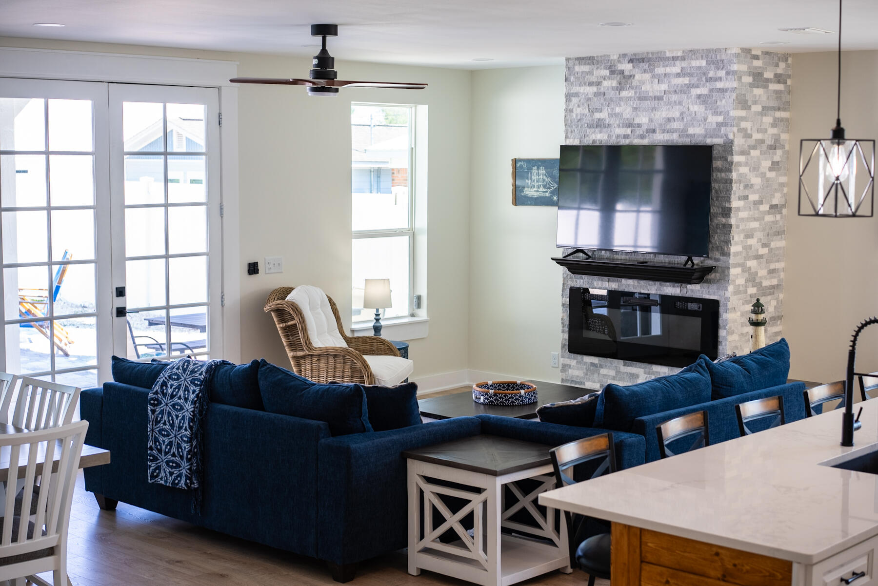 LAGUNA BEACH - Residential