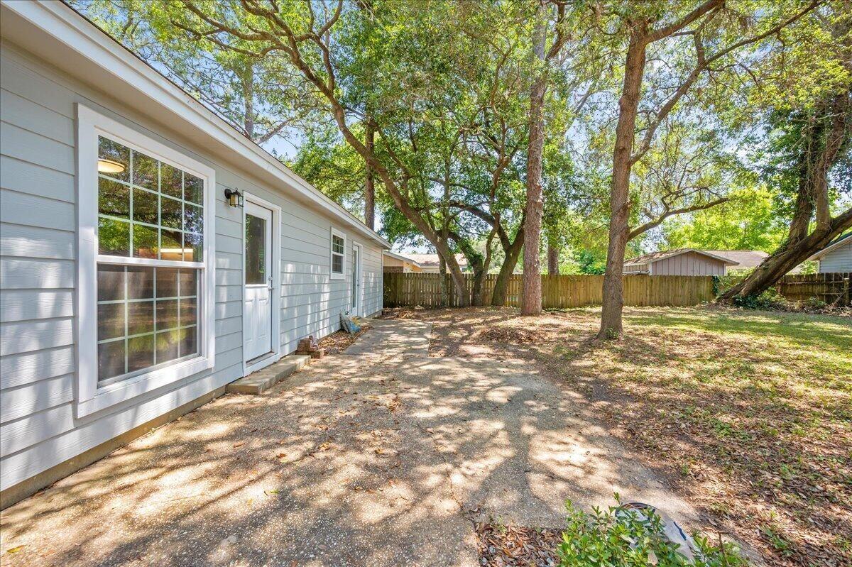 SHERWOOD FOREST - Residential Lease