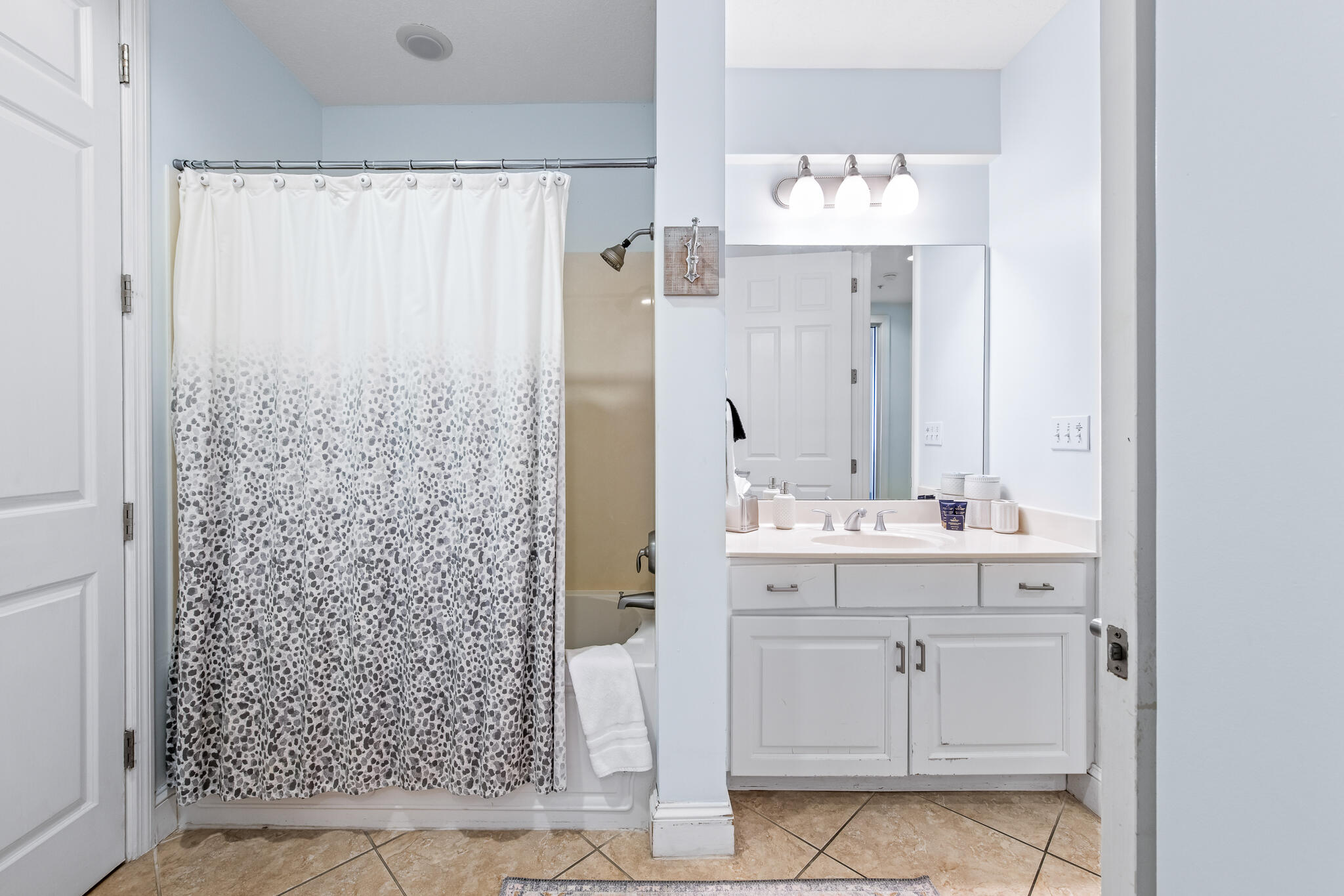 ALEXANDER AT PALM COURT - Residential