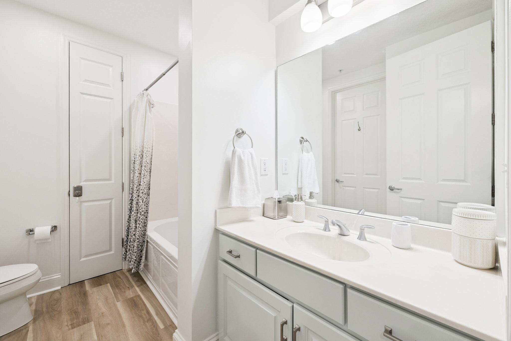 ALEXANDER AT PALM COURT - Residential