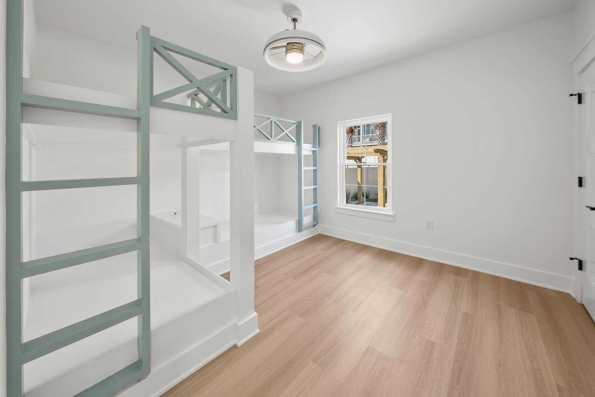 HOLIDAY BEACH UNIT 04 - Residential