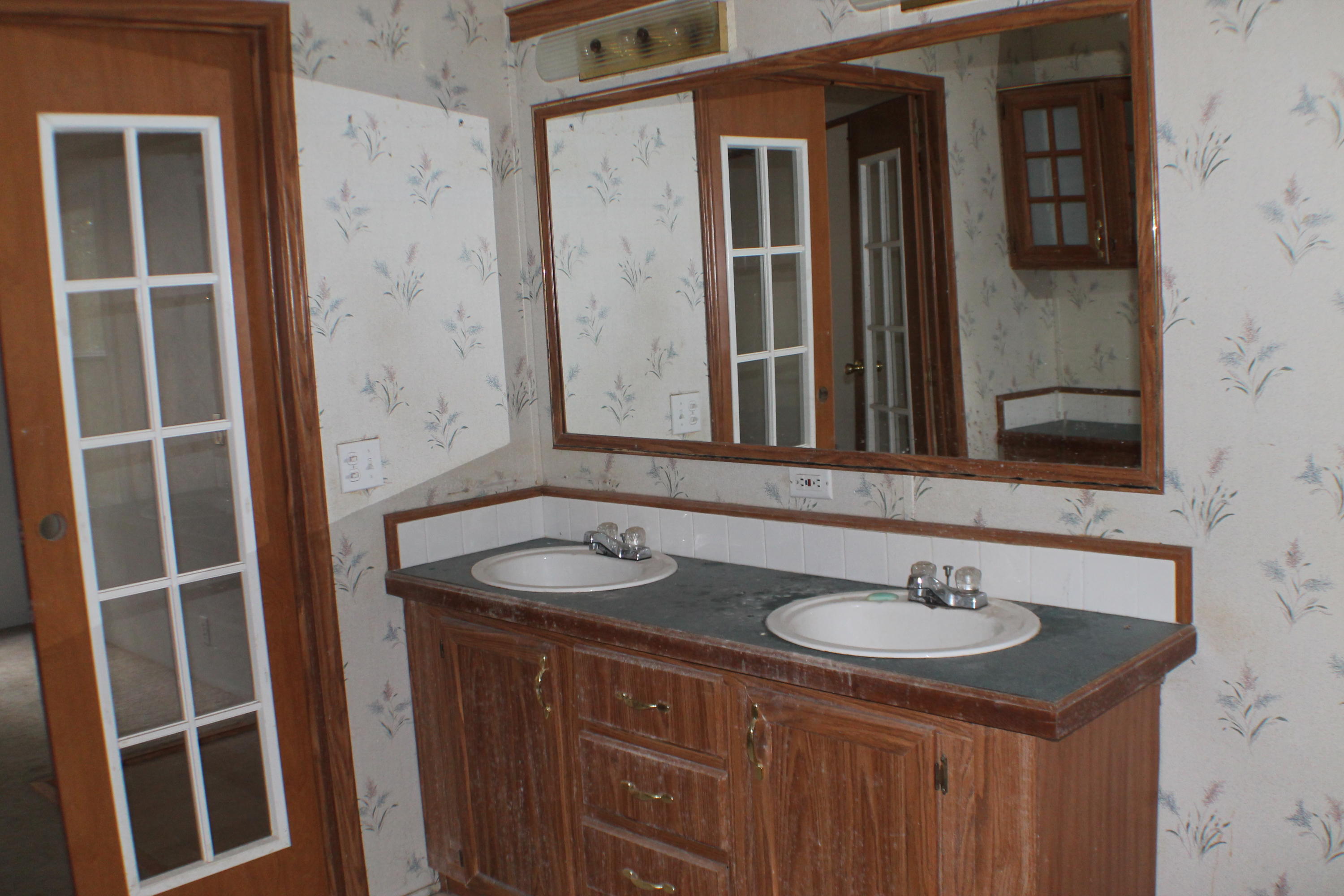 METES & BOUNDS - Land