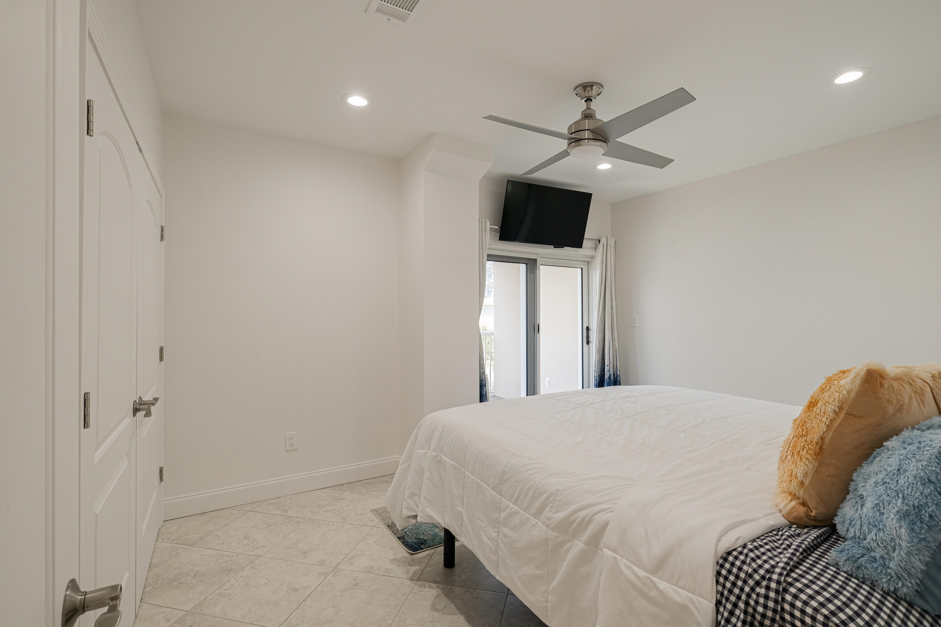 SUN KING TOWERS PH 1 - Residential