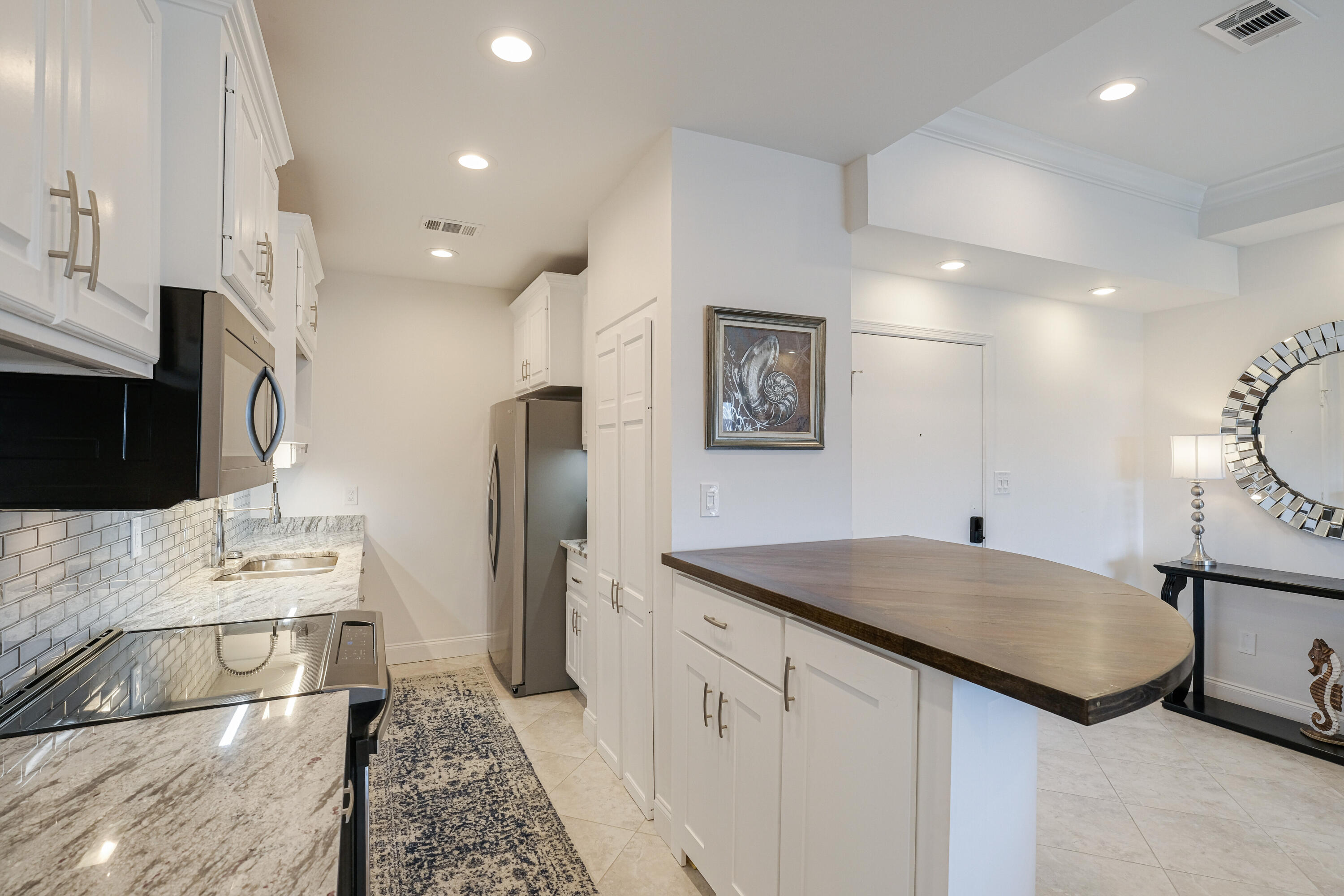 SUN KING TOWERS PH 1 - Residential