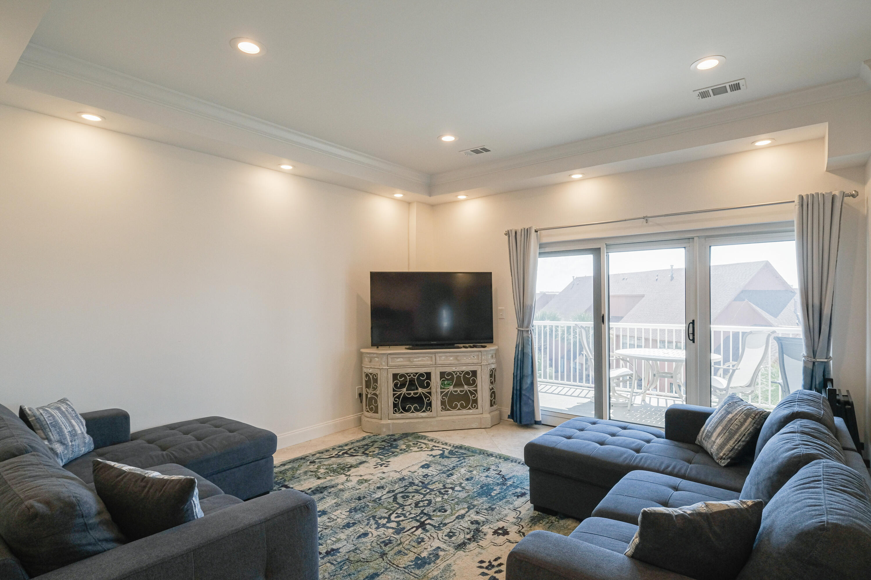 SUN KING TOWERS PH 1 - Residential