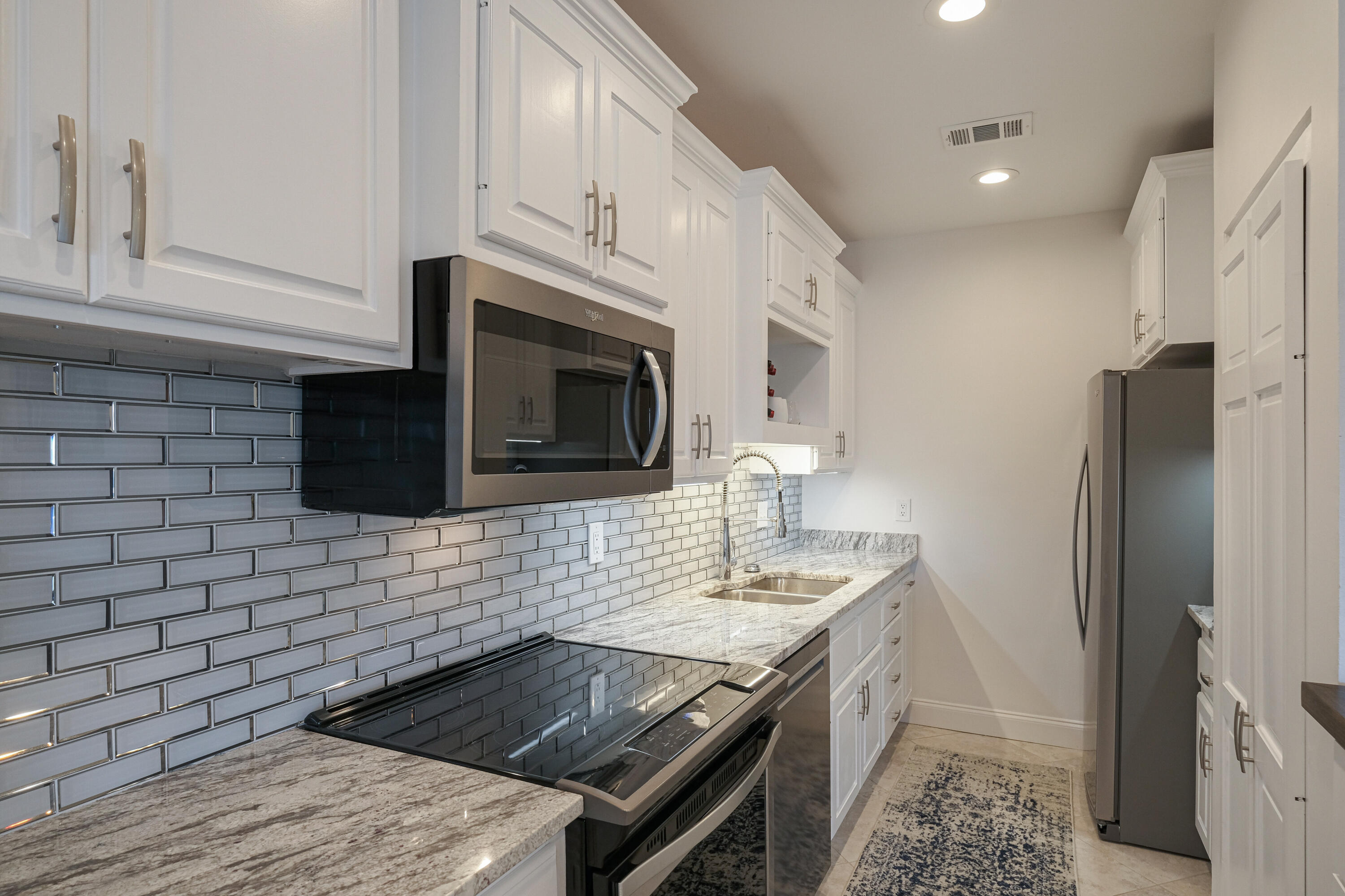 SUN KING TOWERS PH 1 - Residential