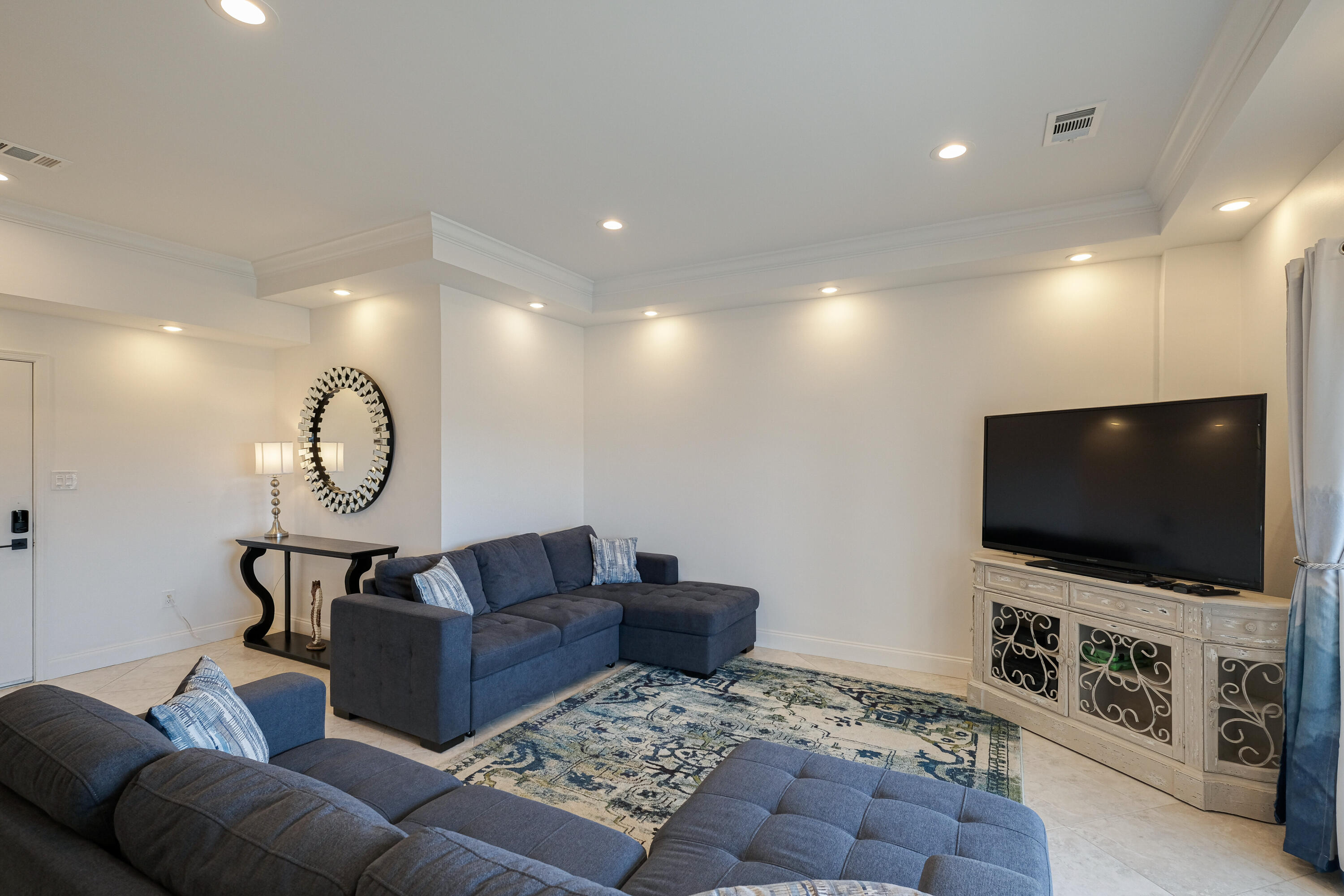 SUN KING TOWERS PH 1 - Residential