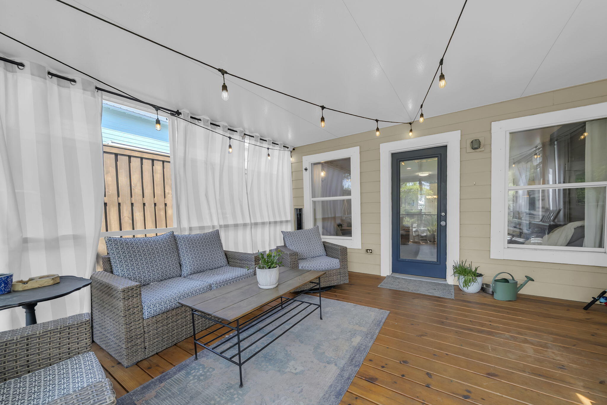 EAGLE BAY - Residential