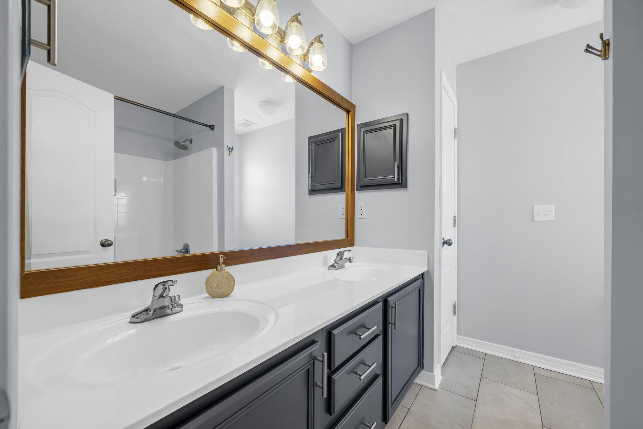 EAGLE BAY - Residential