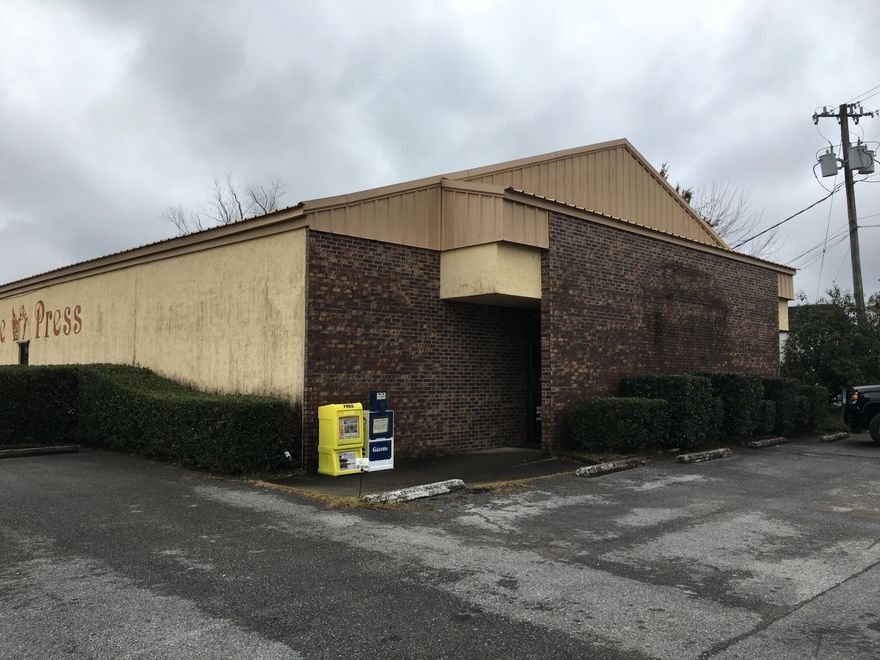 8,000 square foot office/warehouse space with 8 foot roll up door.