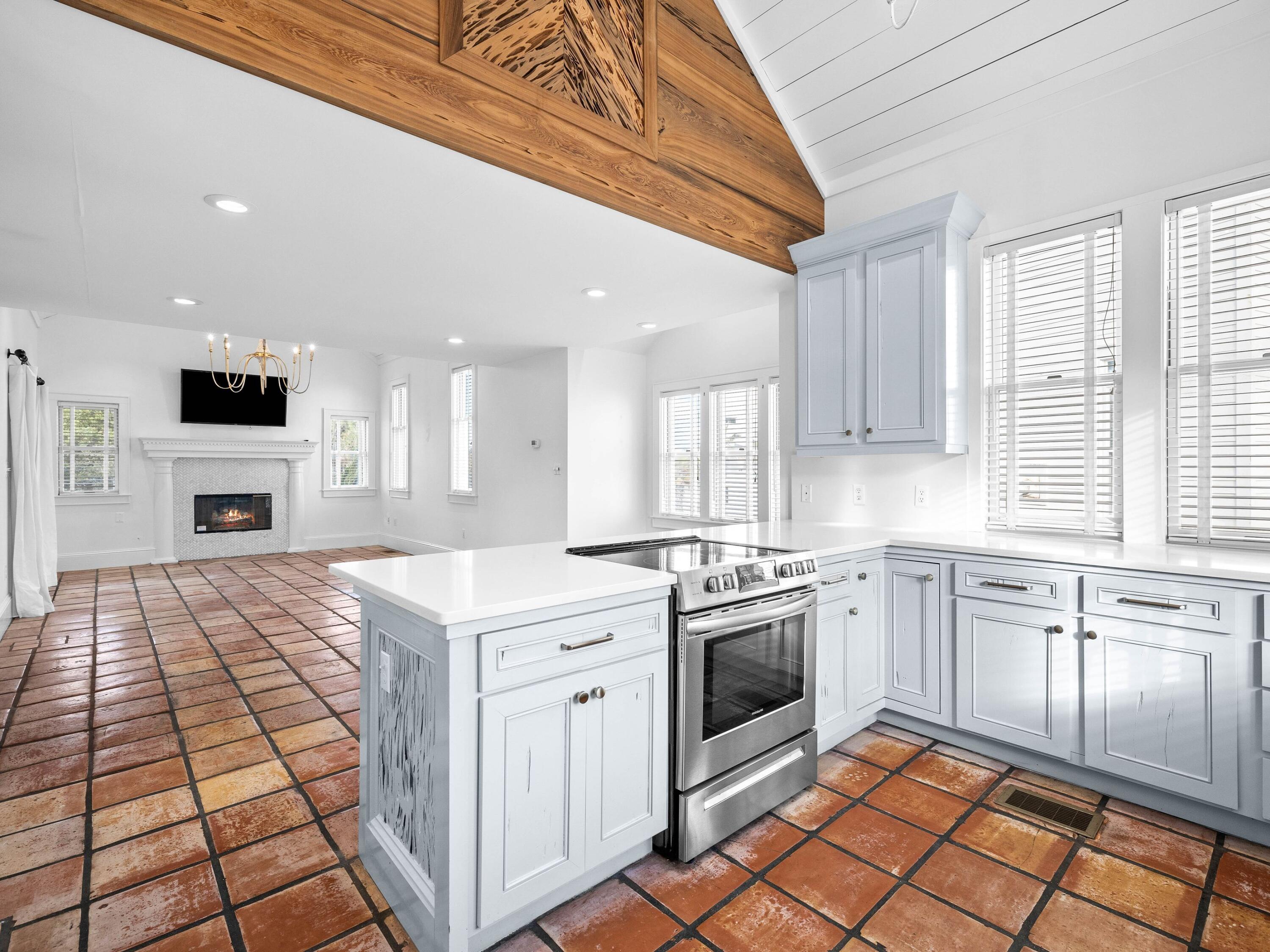 PARADISE TOO - Residential