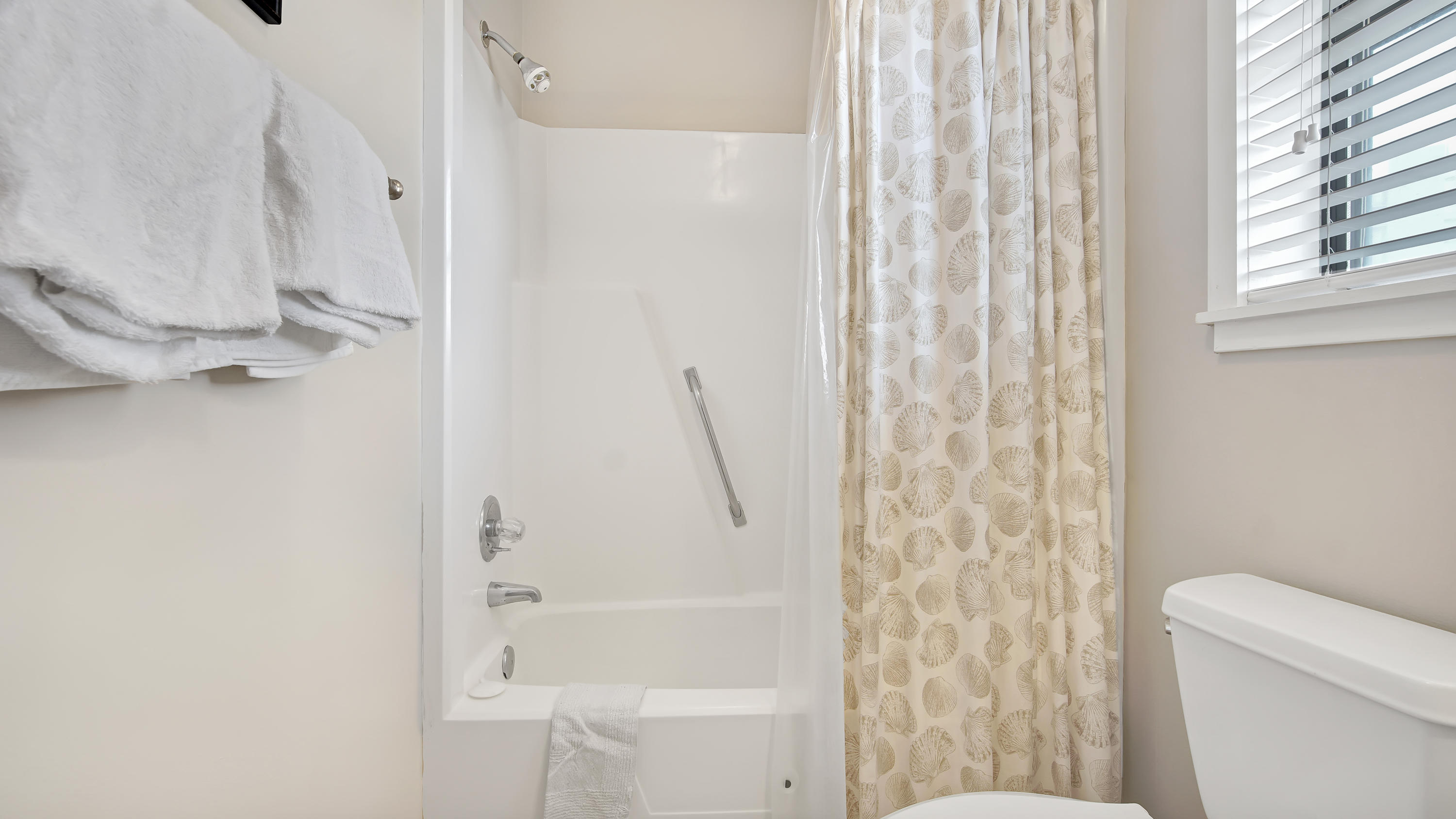 BEACHWOOD VILLAS CONDO - Residential