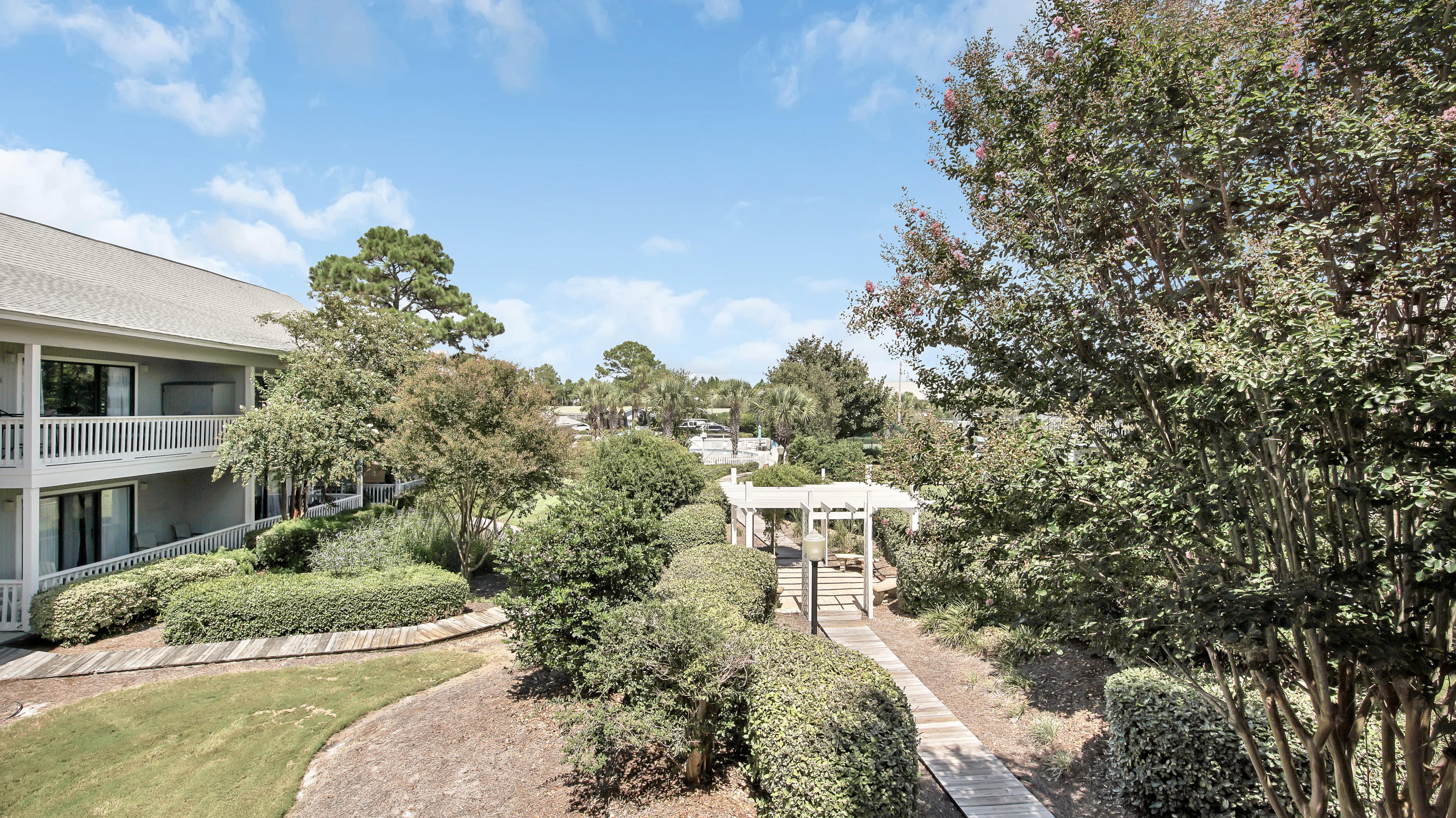 BEACHWOOD VILLAS CONDO - Residential