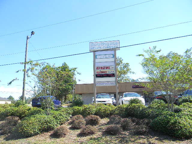 NEED A SMALL OFFICE TO BEGIN A BUSINESS?!! THIS SPACE AVAILABLE NOW! Approx. 525sf is a great for a start-up business. END UNIT!! Easy access in and out! Water & Garbage is included. CALL TODAY TO SET YOUR APPOINTMENT TO VIEW!!
