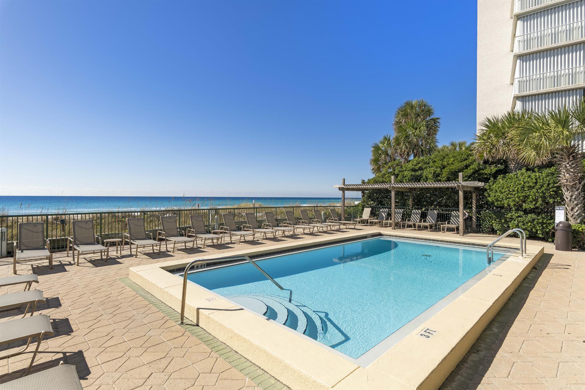 DESTIN BEACH CLUB - Residential