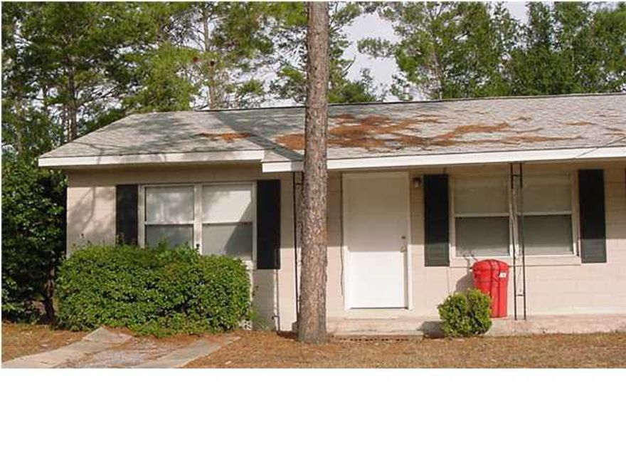 Duplex unit is located in a residential neighborhood close to the east gate of Eglin AFB. Security Deposit $575. Application Fee is $30.