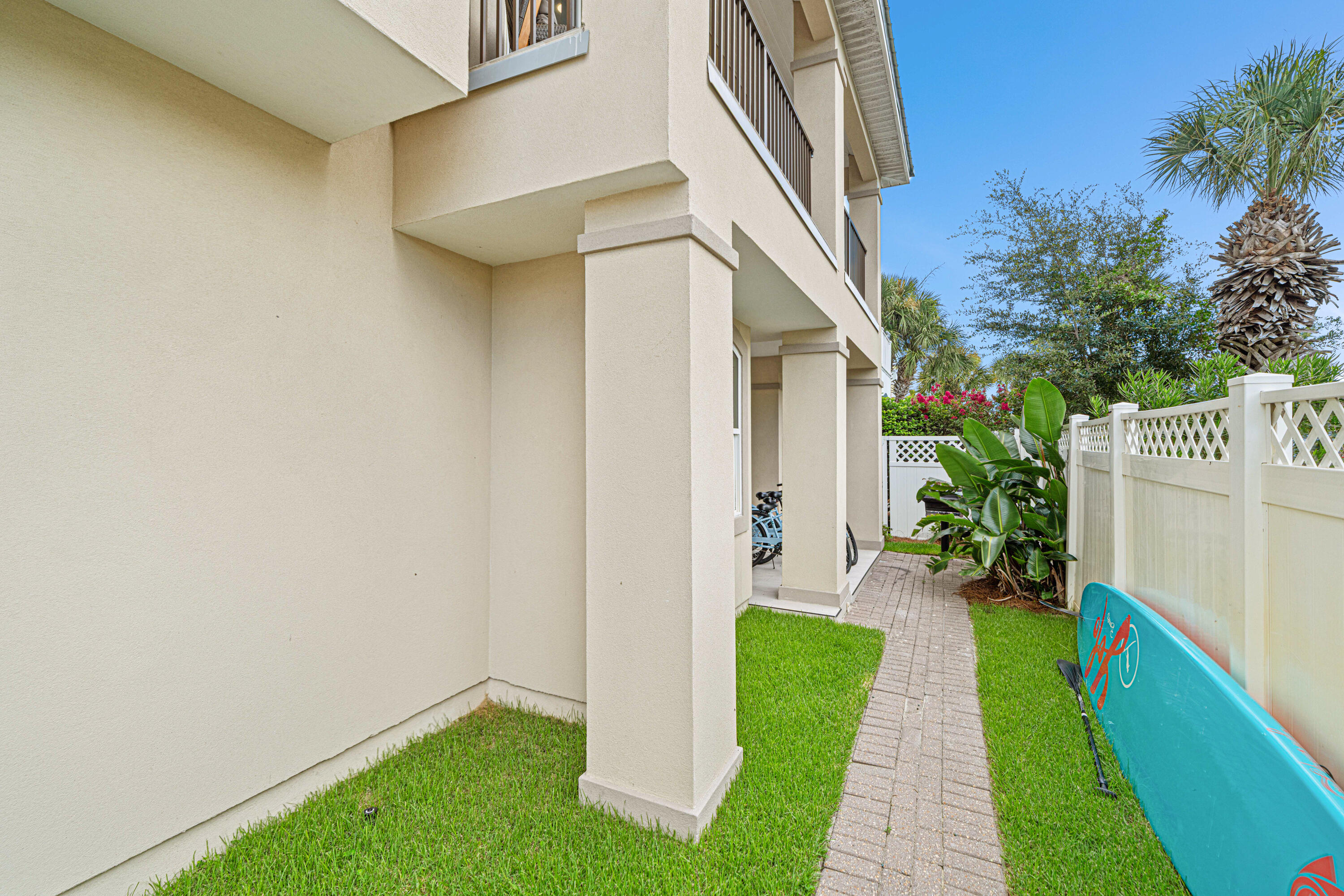 EMERALD WATERS VILLAGE - Residential