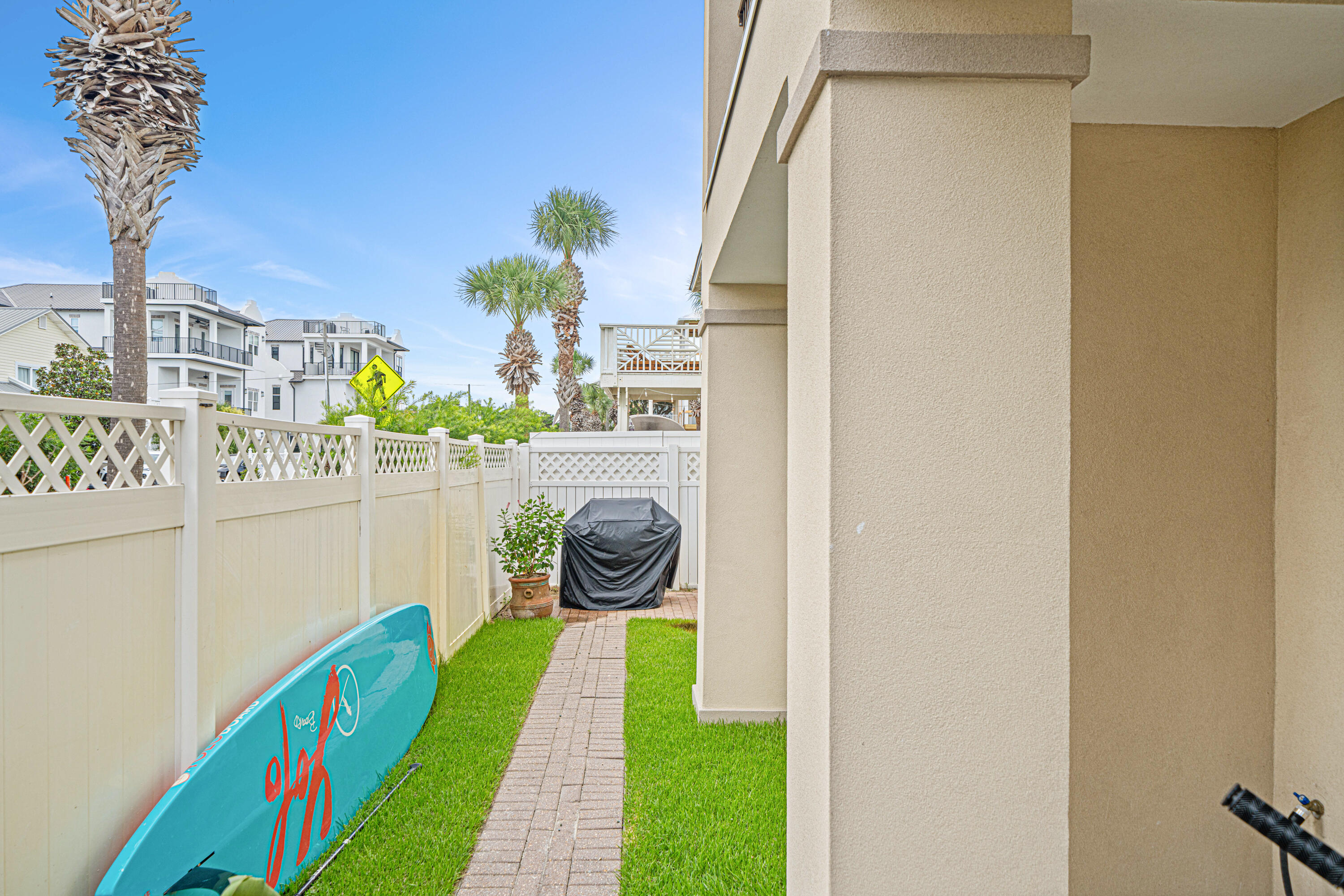 EMERALD WATERS VILLAGE - Residential