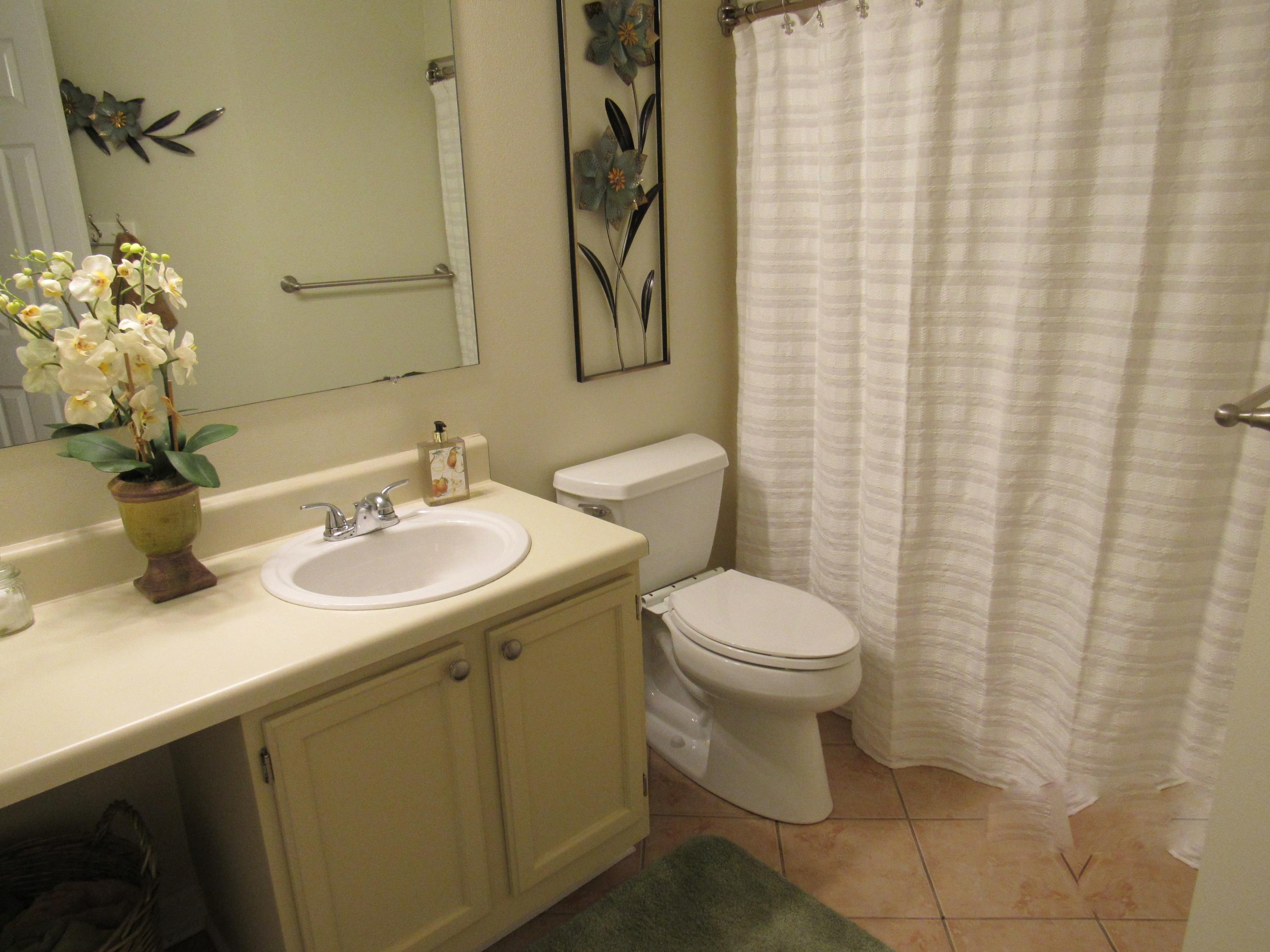LAKESIDE CONDO AT BLUEWATER BAY - Residential