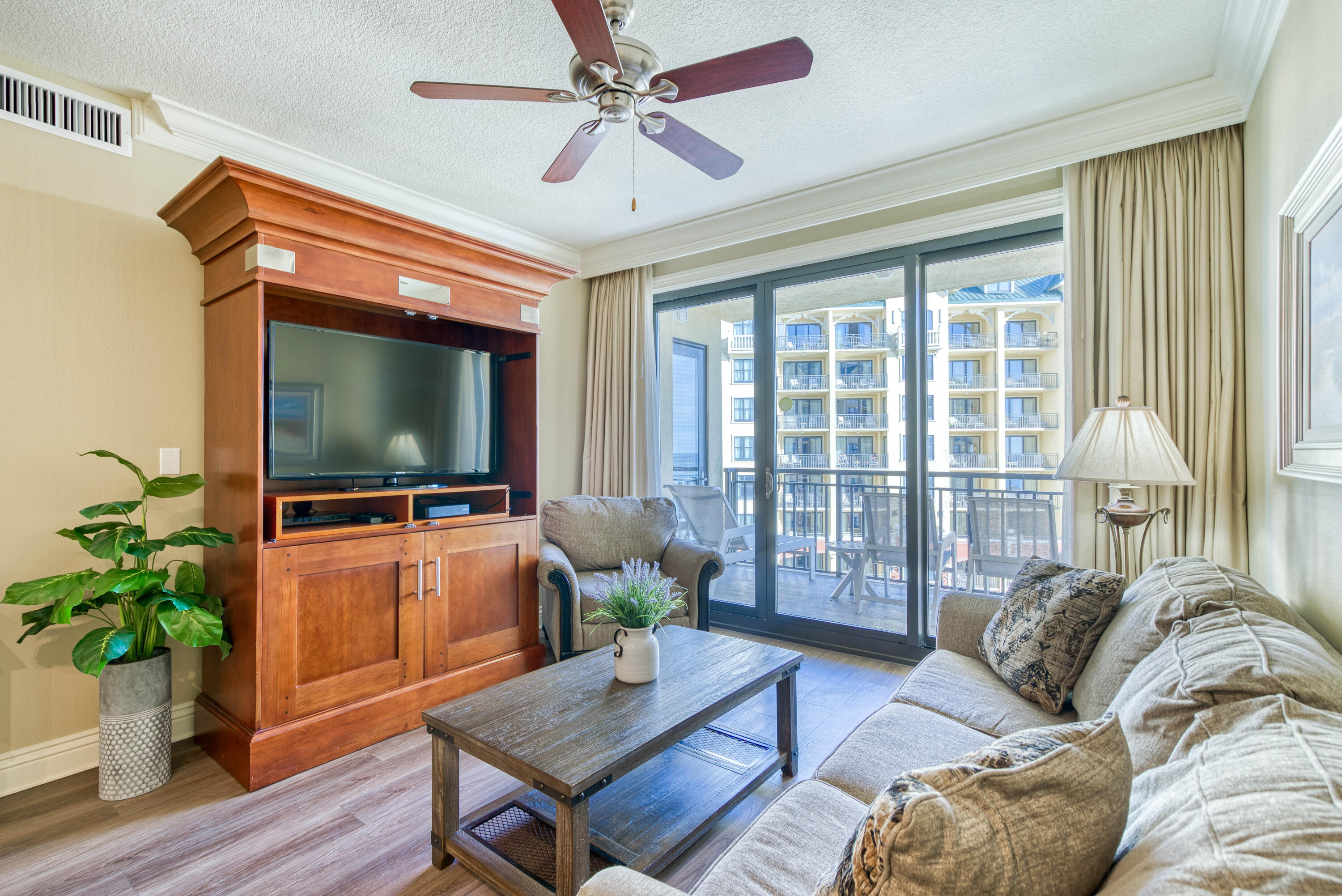 EMERALD GRANDE - Residential