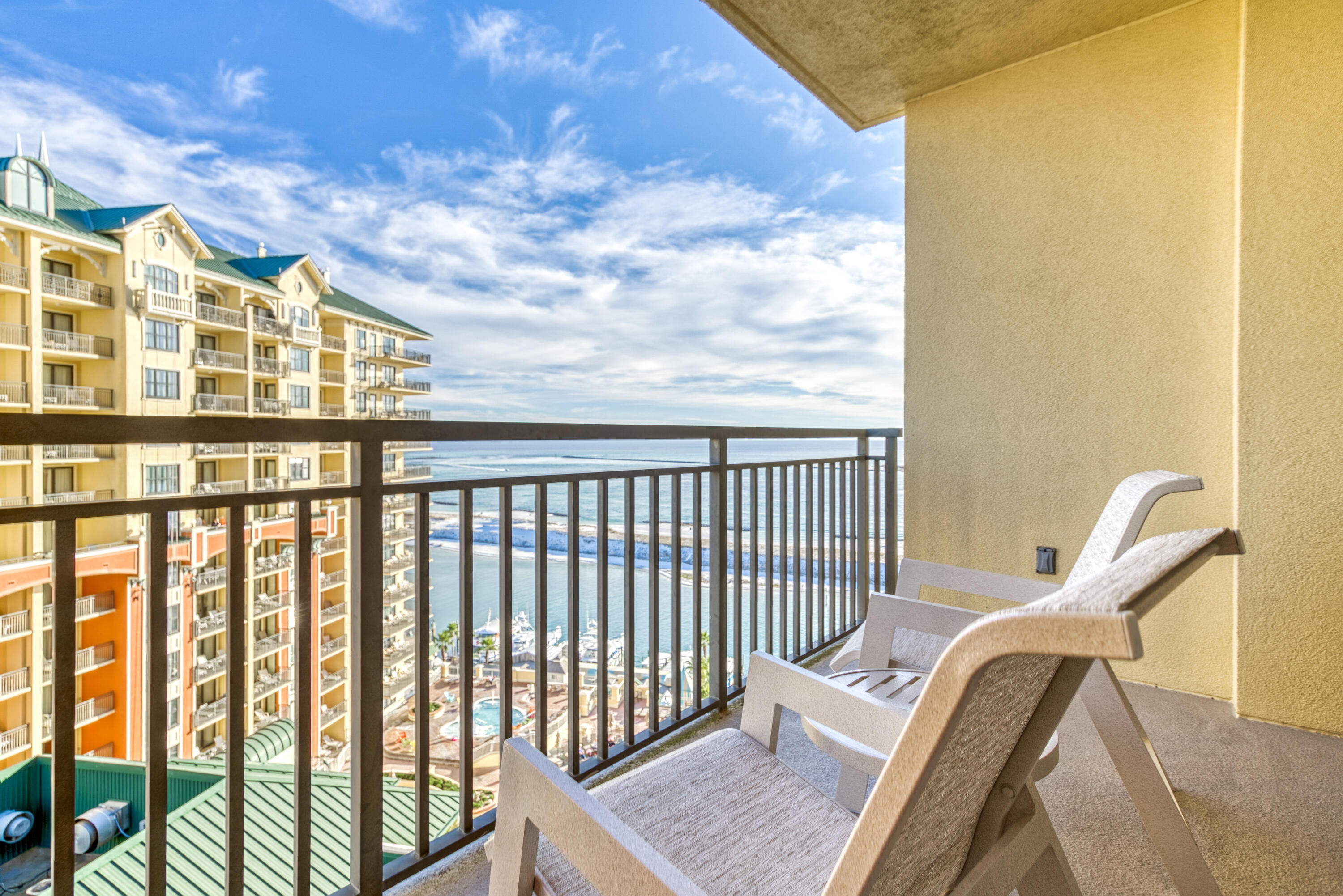 EMERALD GRANDE - Residential