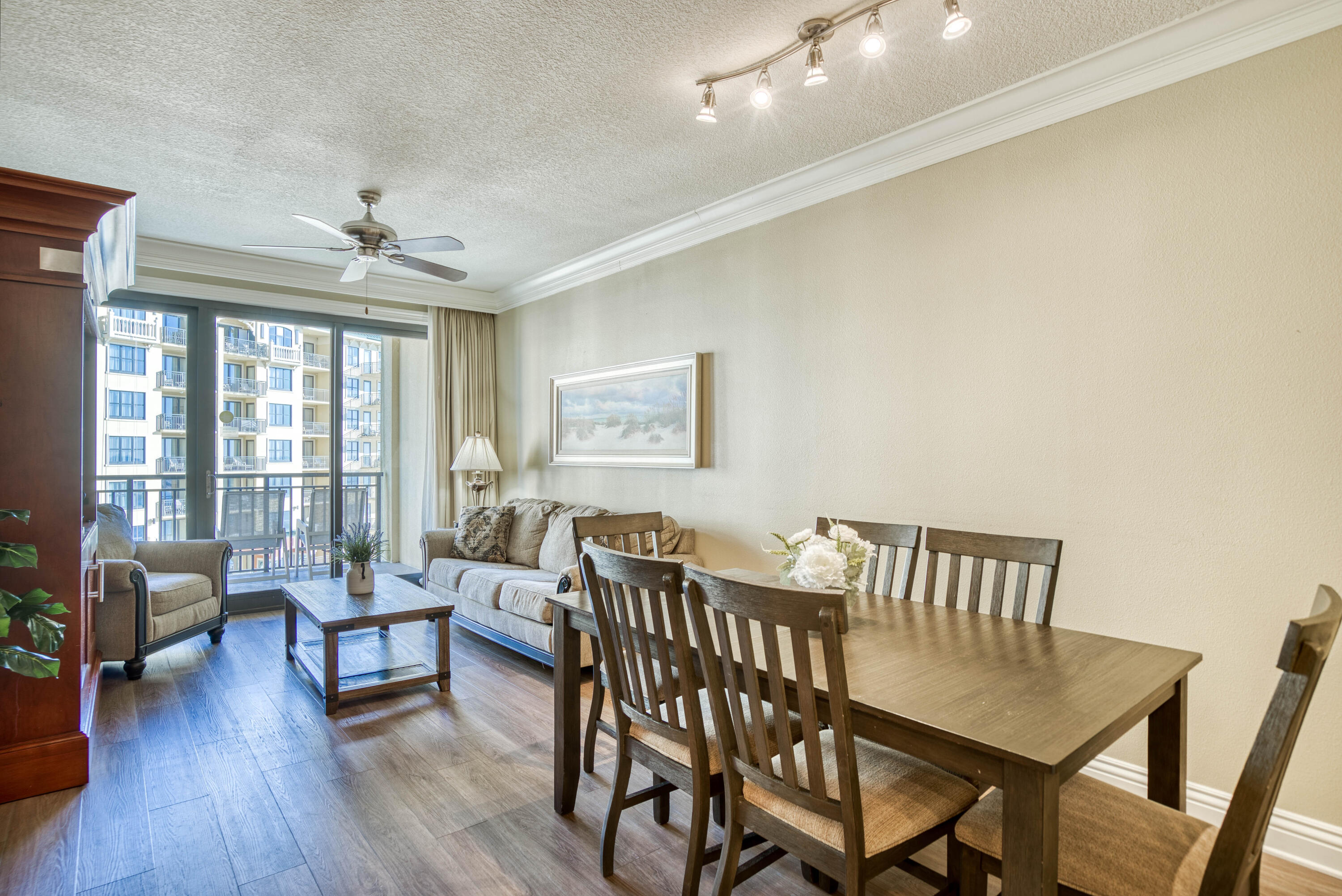 EMERALD GRANDE - Residential