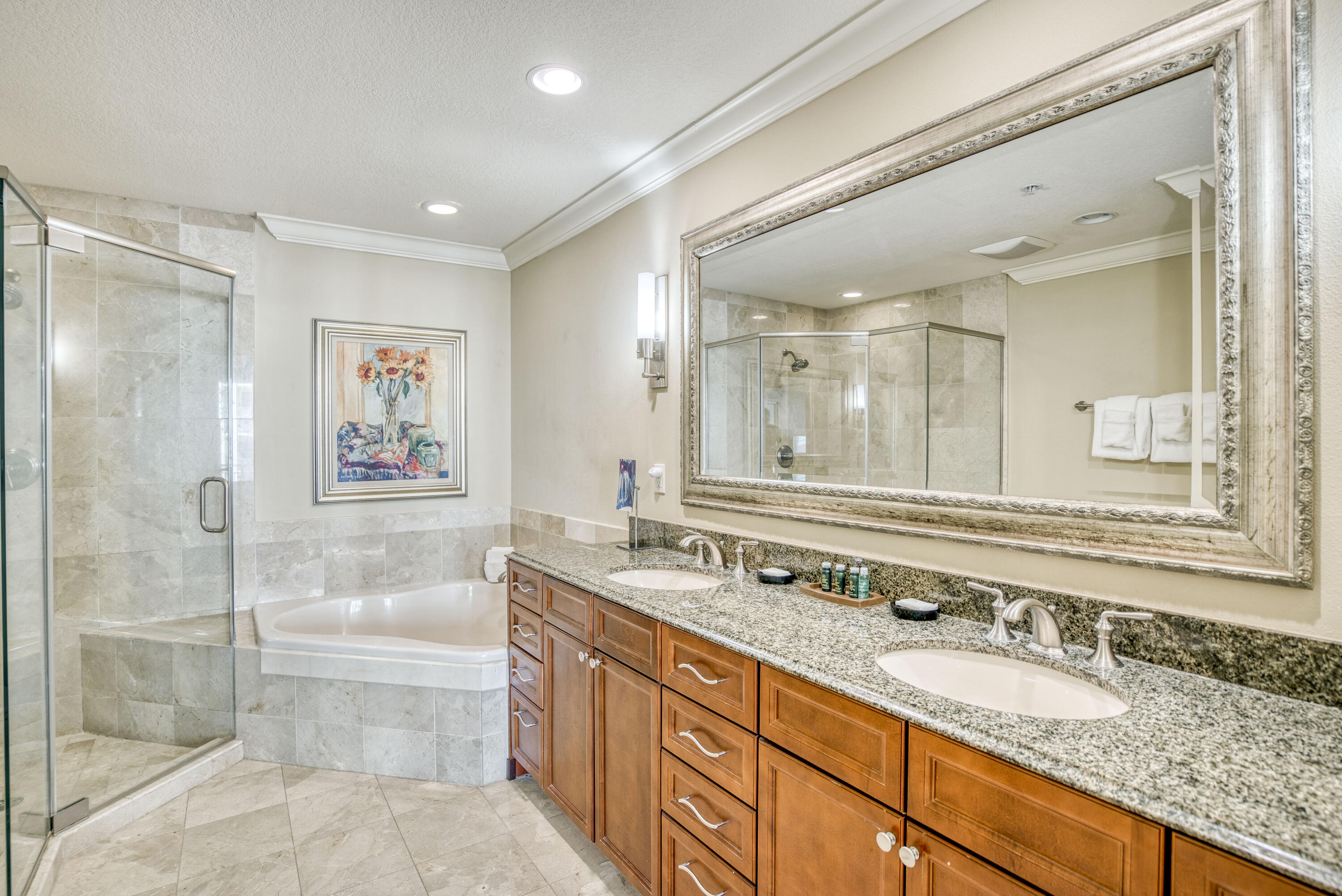 EMERALD GRANDE - Residential