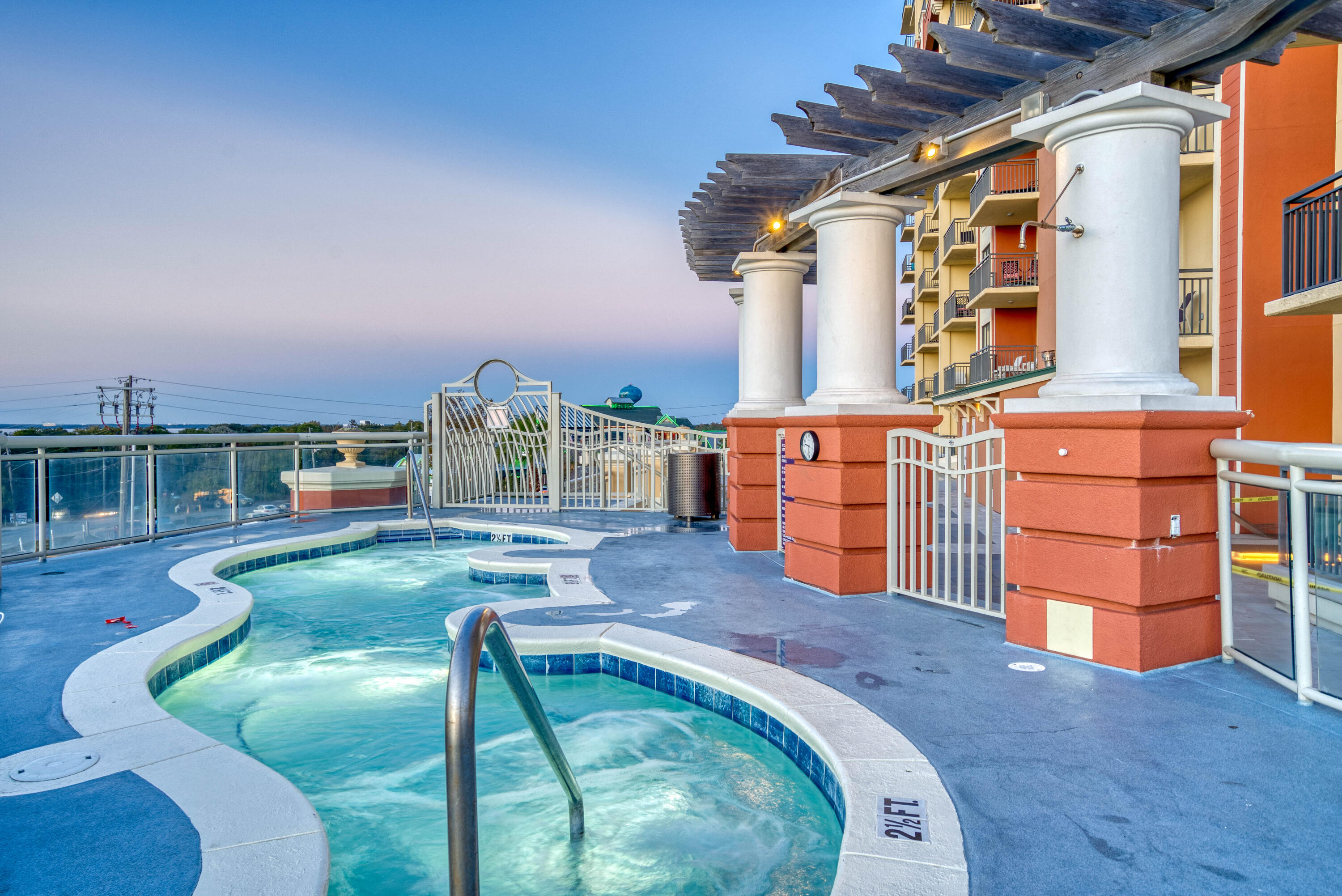 EMERALD GRANDE - Residential