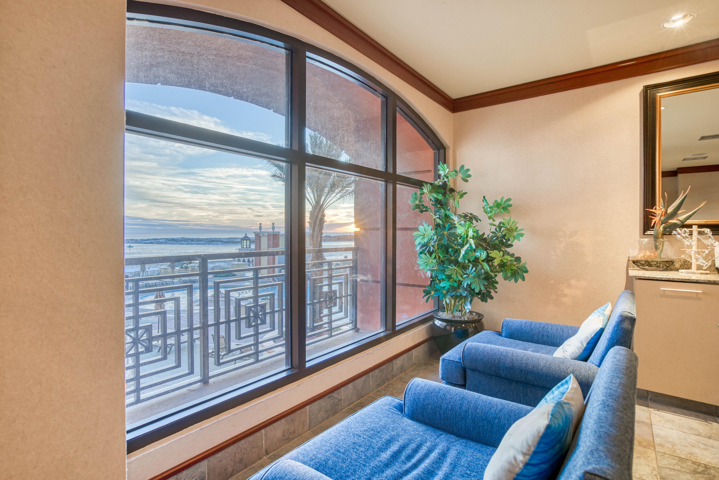 EMERALD GRANDE - Residential