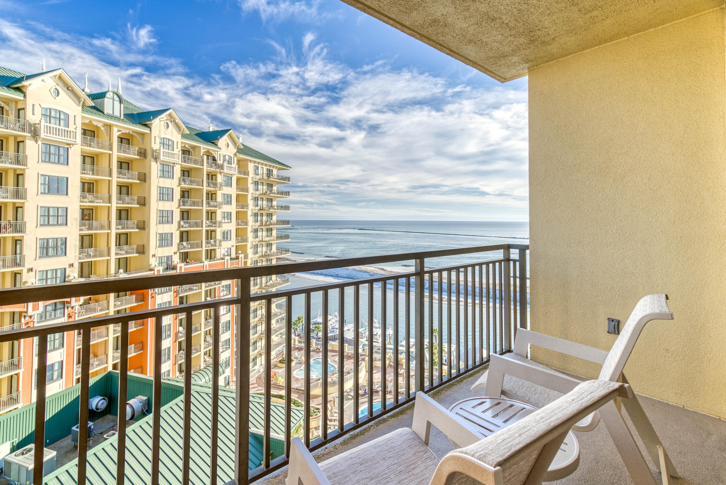 EMERALD GRANDE - Residential