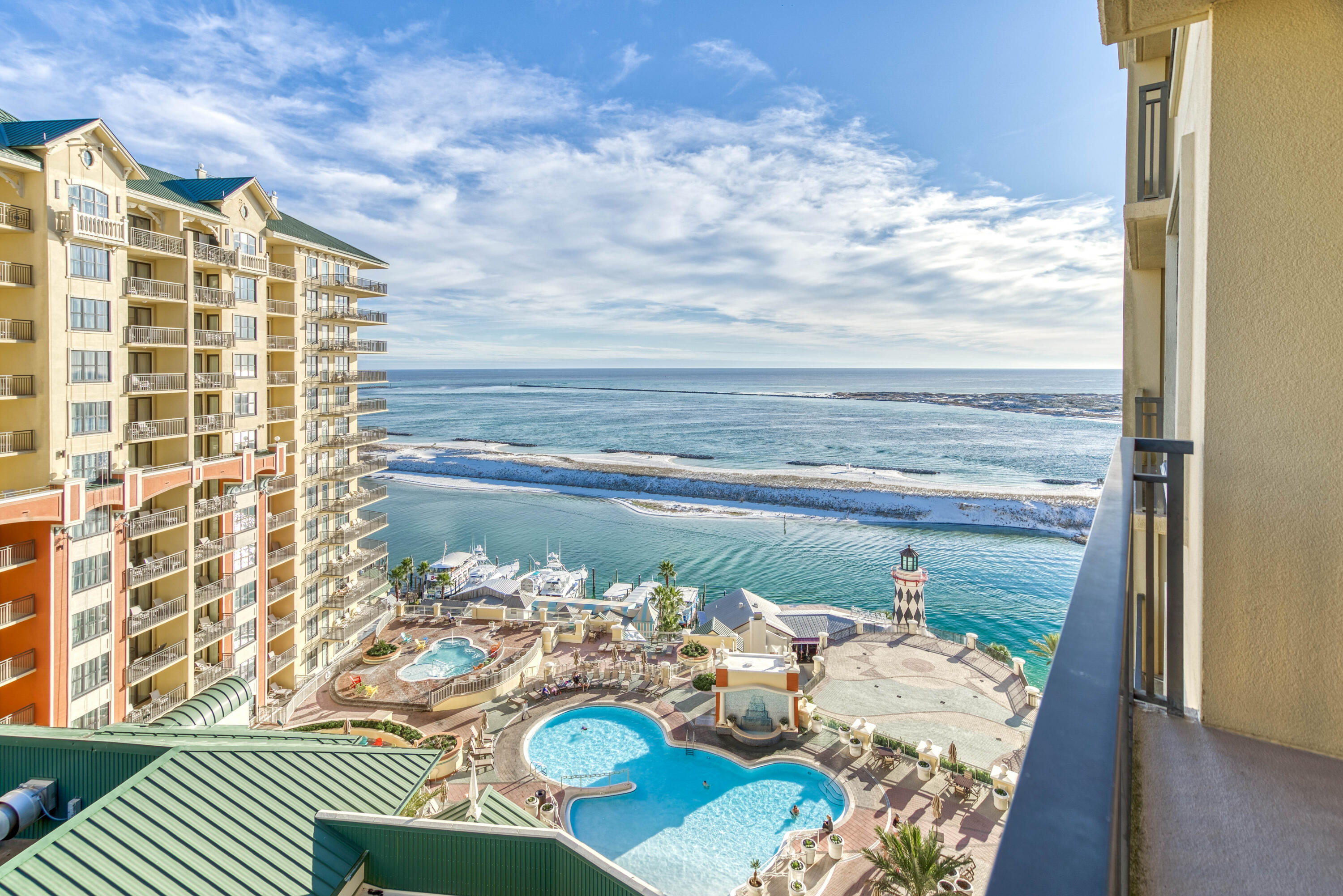 EMERALD GRANDE - Residential