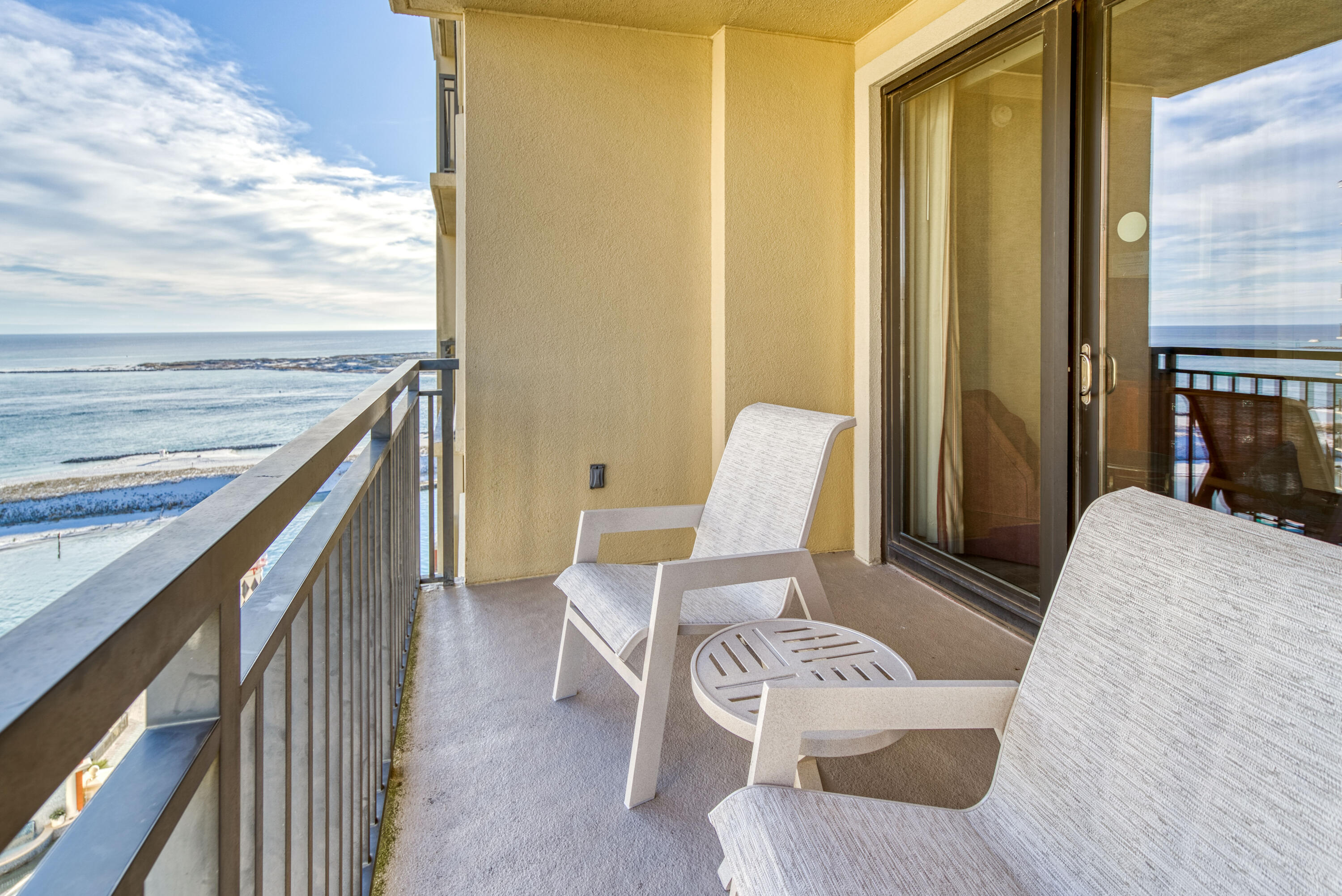 EMERALD GRANDE - Residential