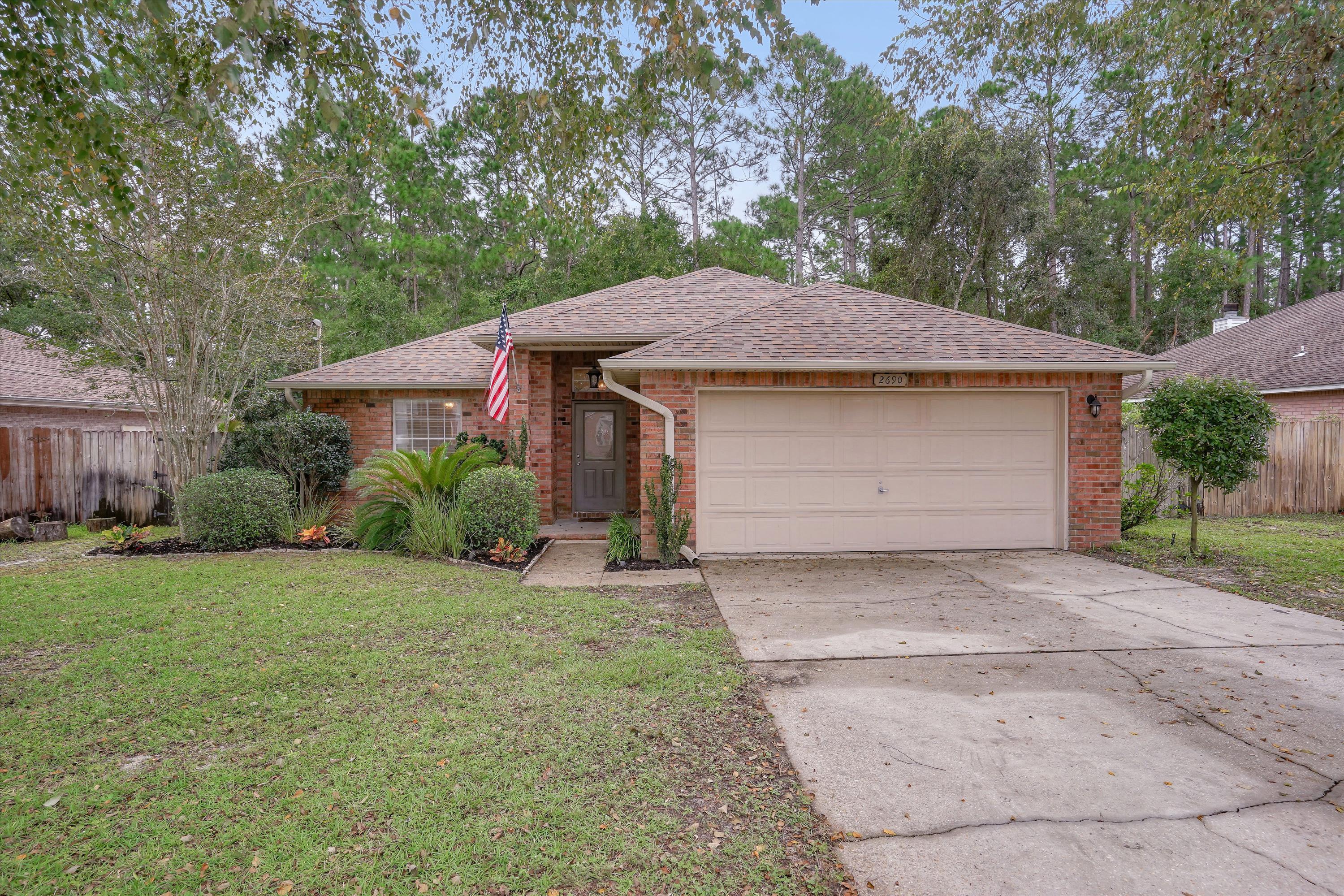 This beautiful 3 bedroom 2 bath home in Navarre is centrally located to everything you need! This home has a new roof and a transferable termite bond. Do not miss the opportunity to purchase this beautiful home for your family!