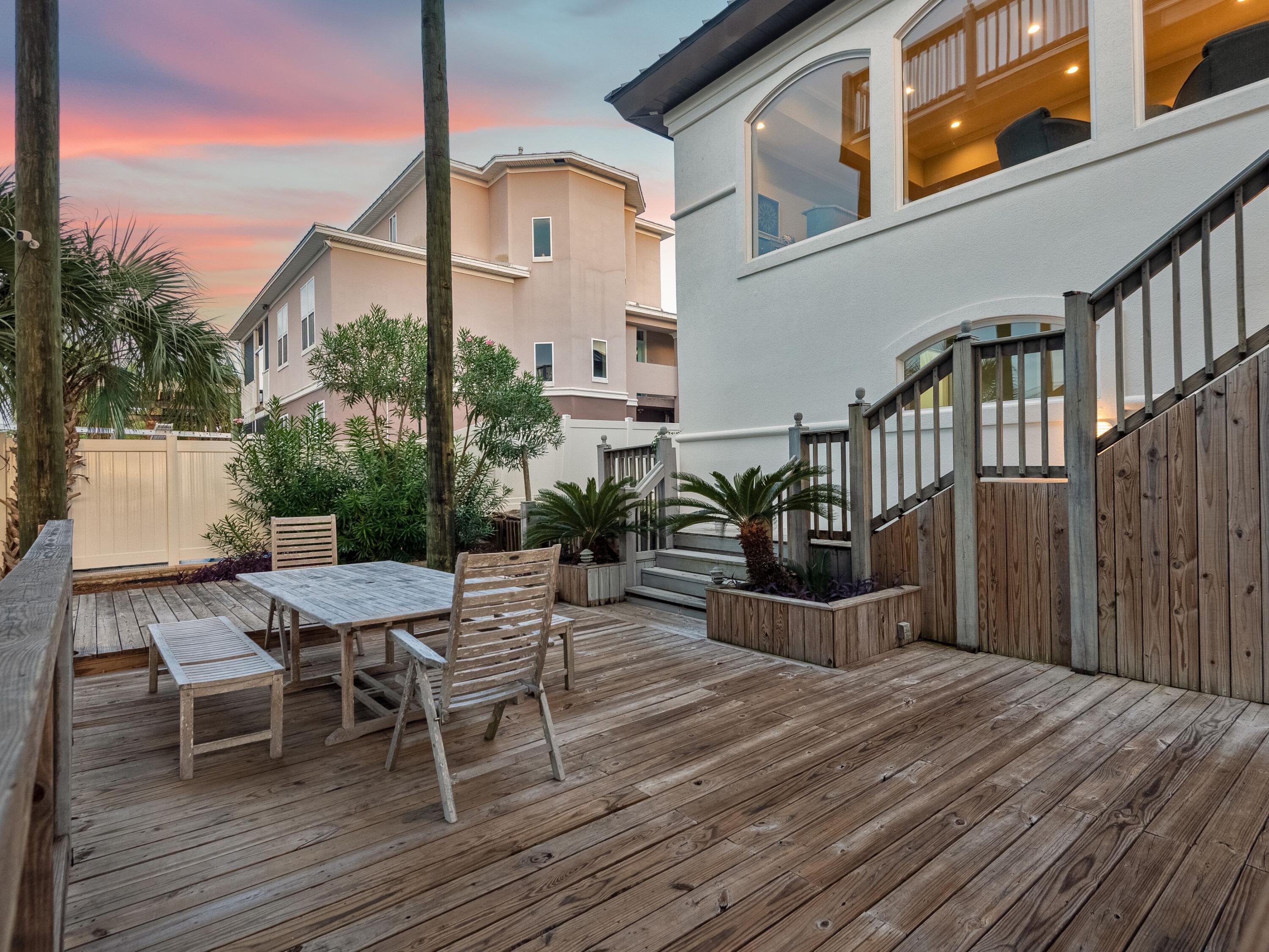 HOLIDAY ISLE - Residential