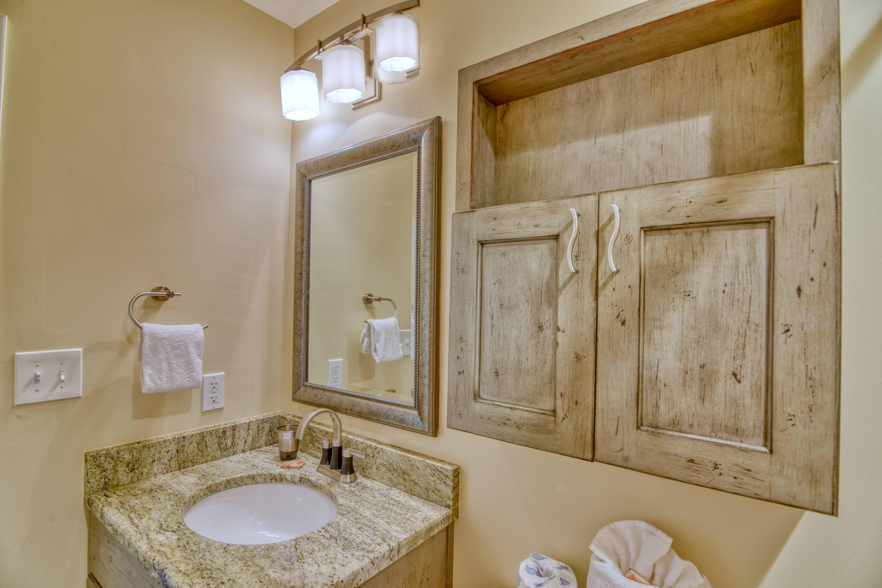 SAND PEBBLES T/H - Residential